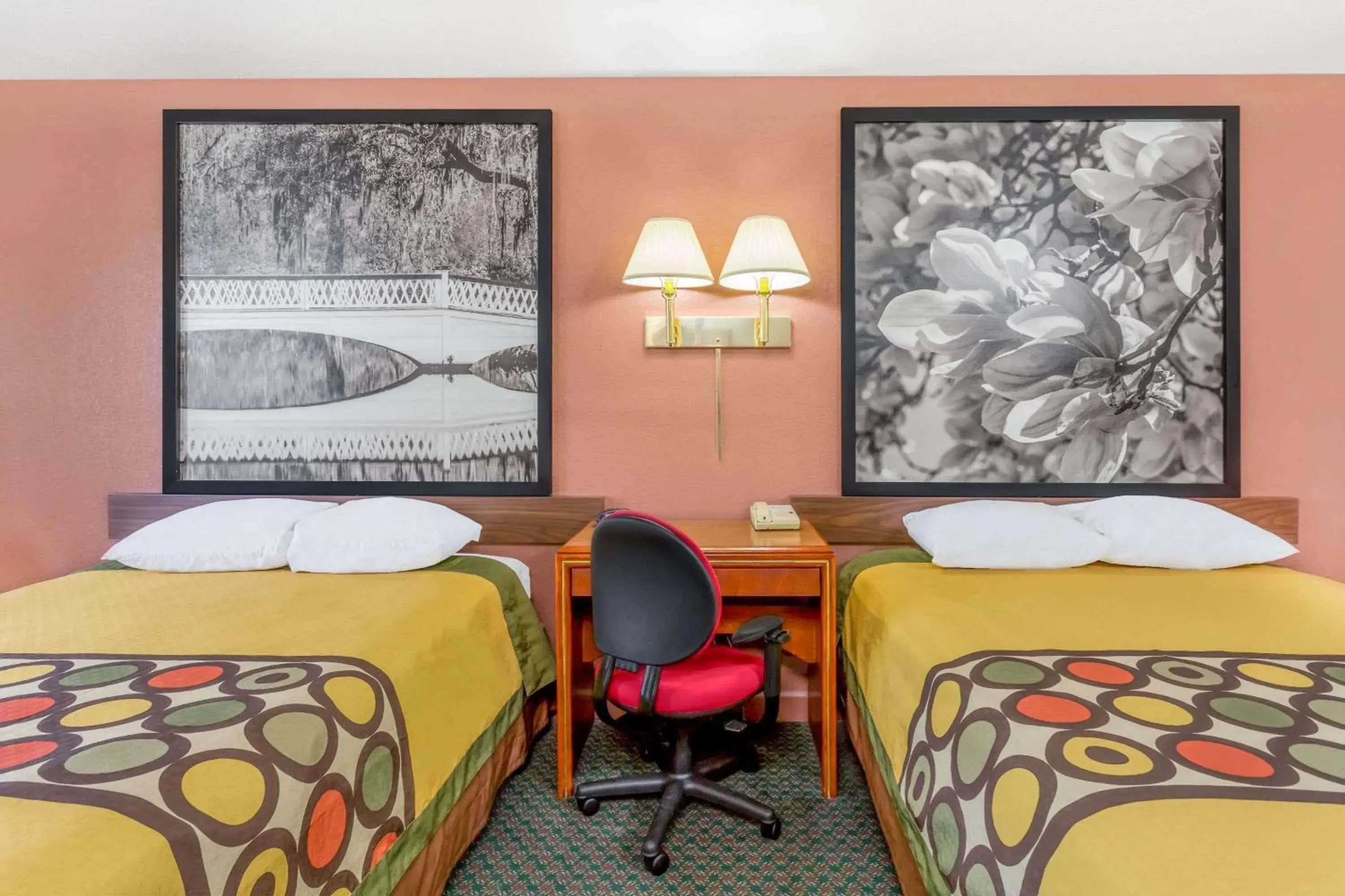 Photo of the whole room, Bed in Super 8 by Wyndham Santee