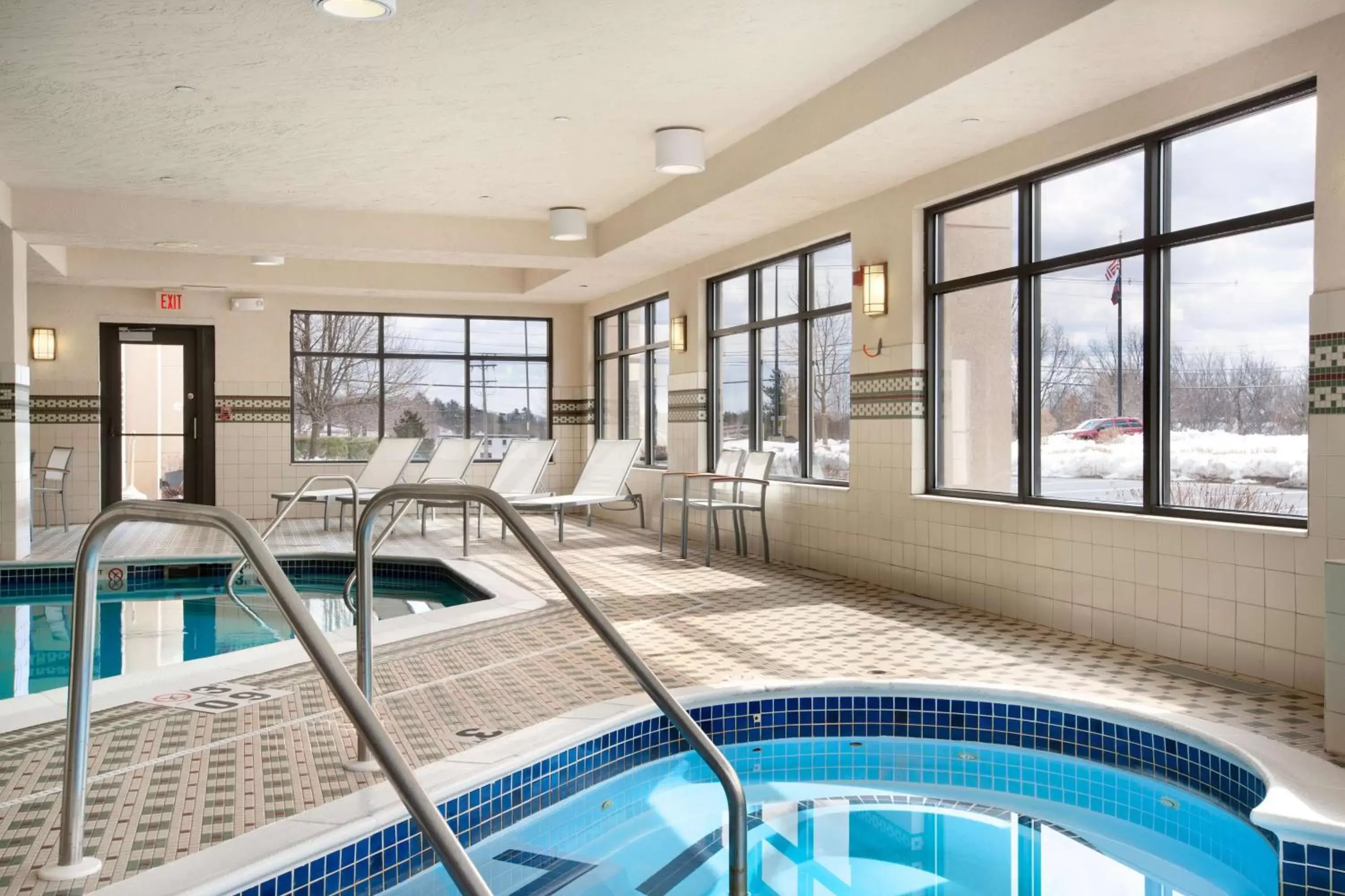 Pool view, Swimming Pool in Hampton Inn Boston/Braintree