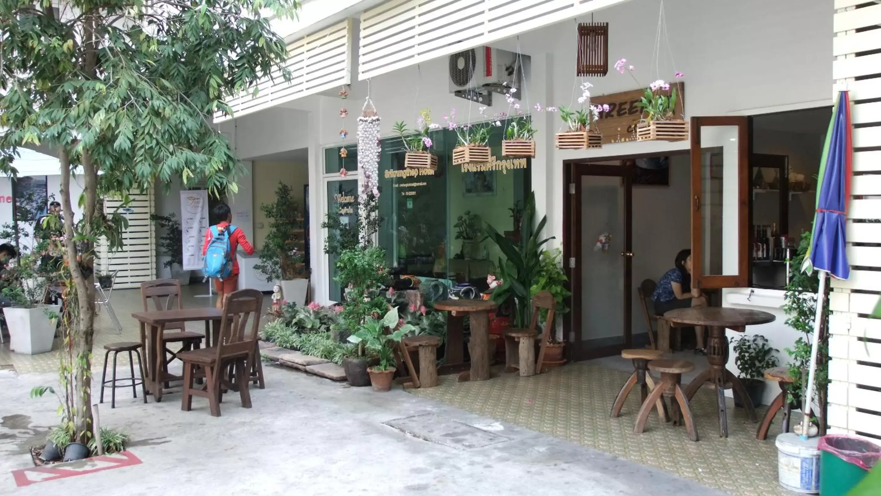 Coffee/tea facilities in Sri Krungthep Hotel