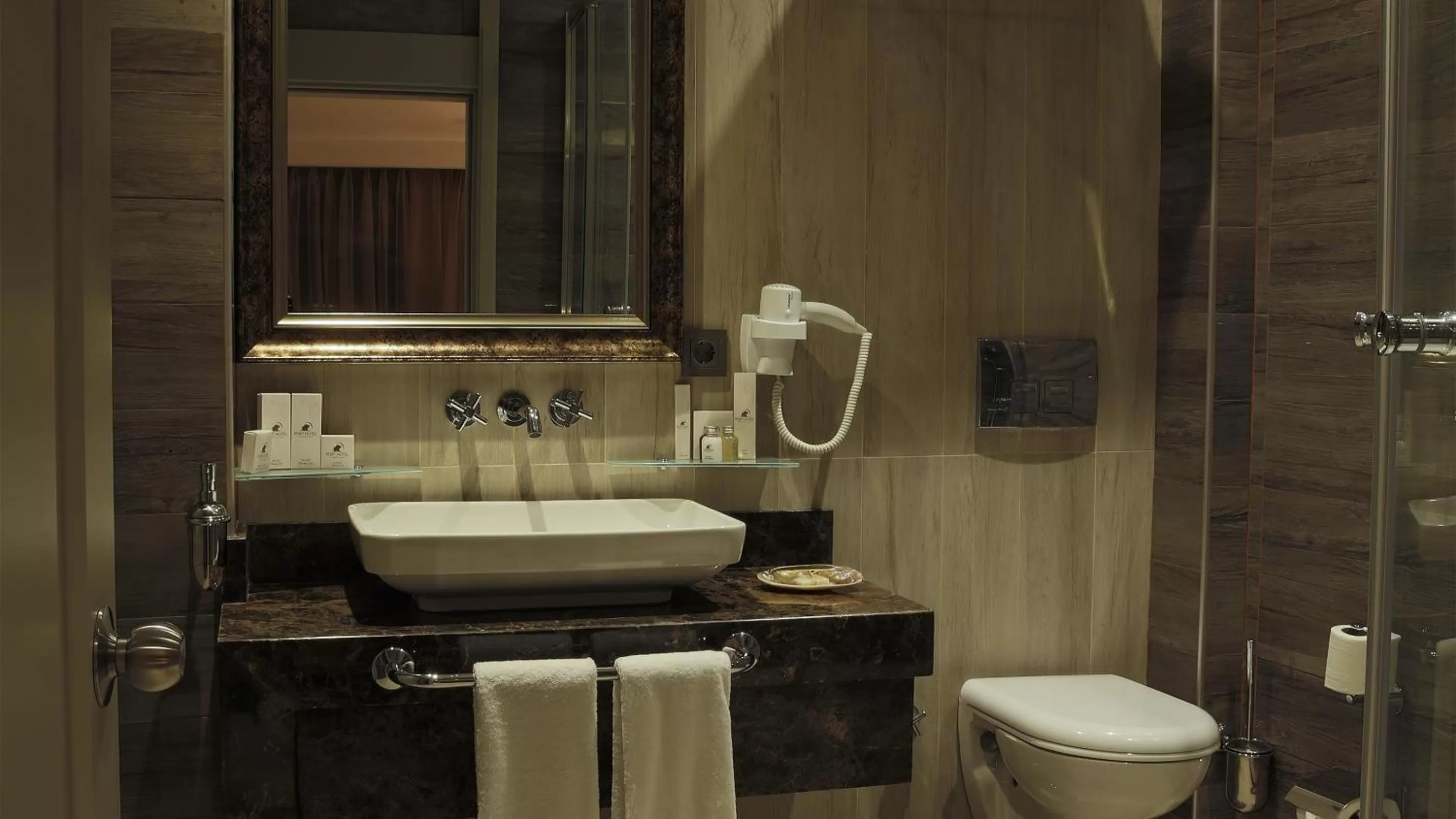 Bathroom in Port Hotel