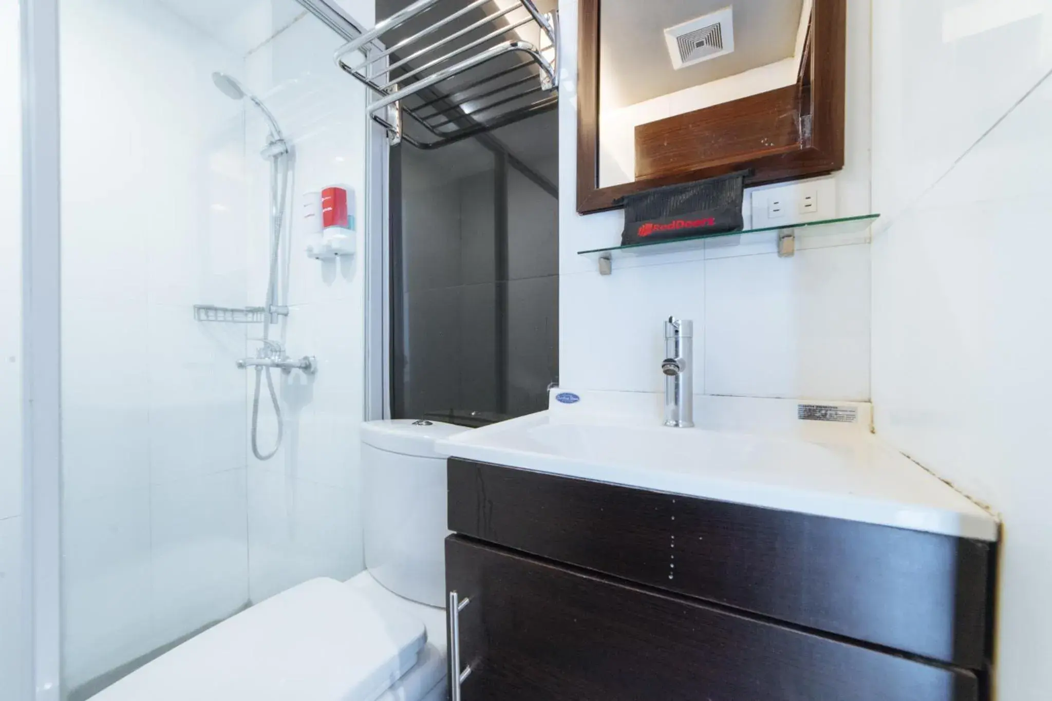 Shower, Bathroom in RedDoorz Plus at One Liberty Hotel Kalayaan Avenue