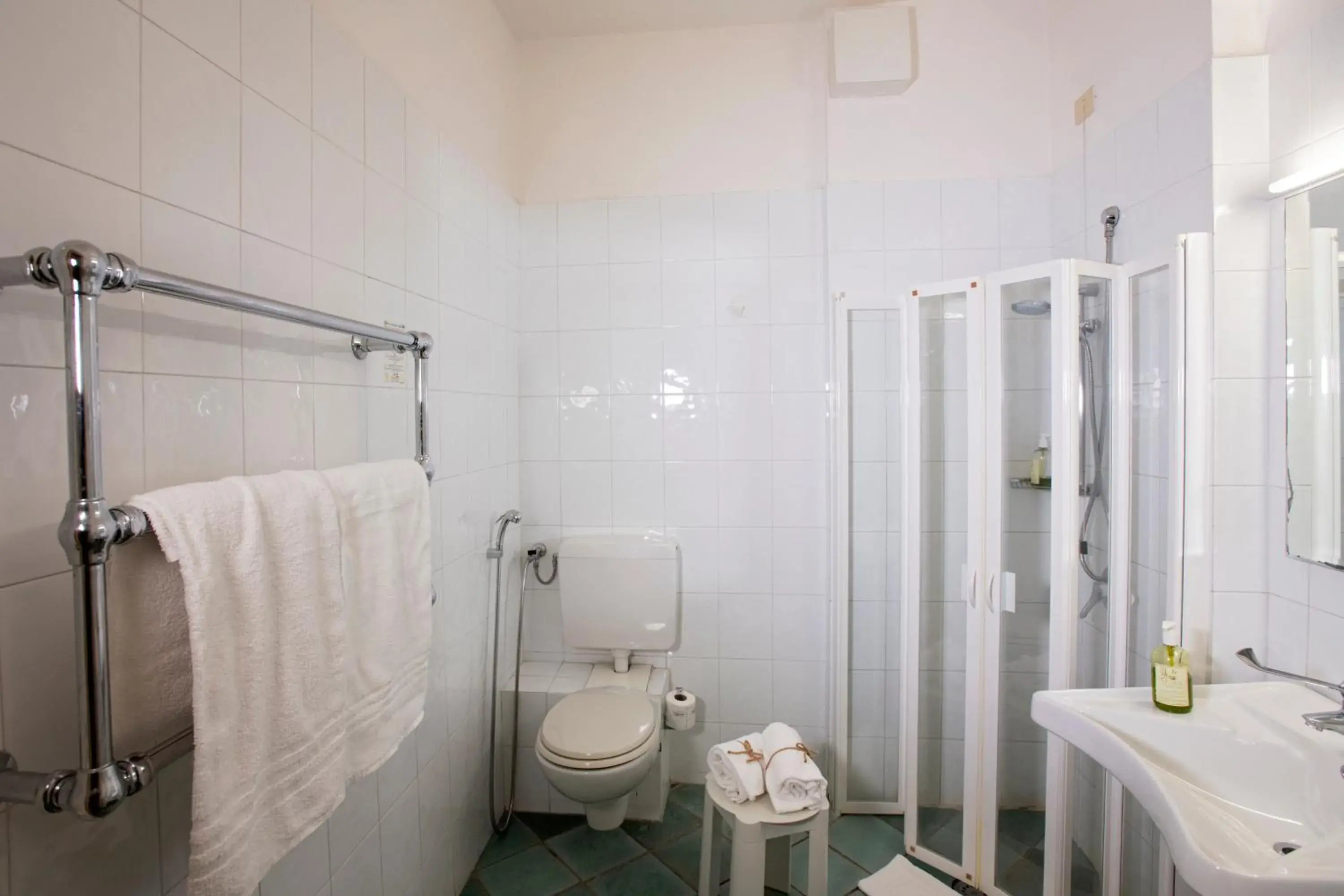 Shower, Bathroom in Hotel L'Approdo