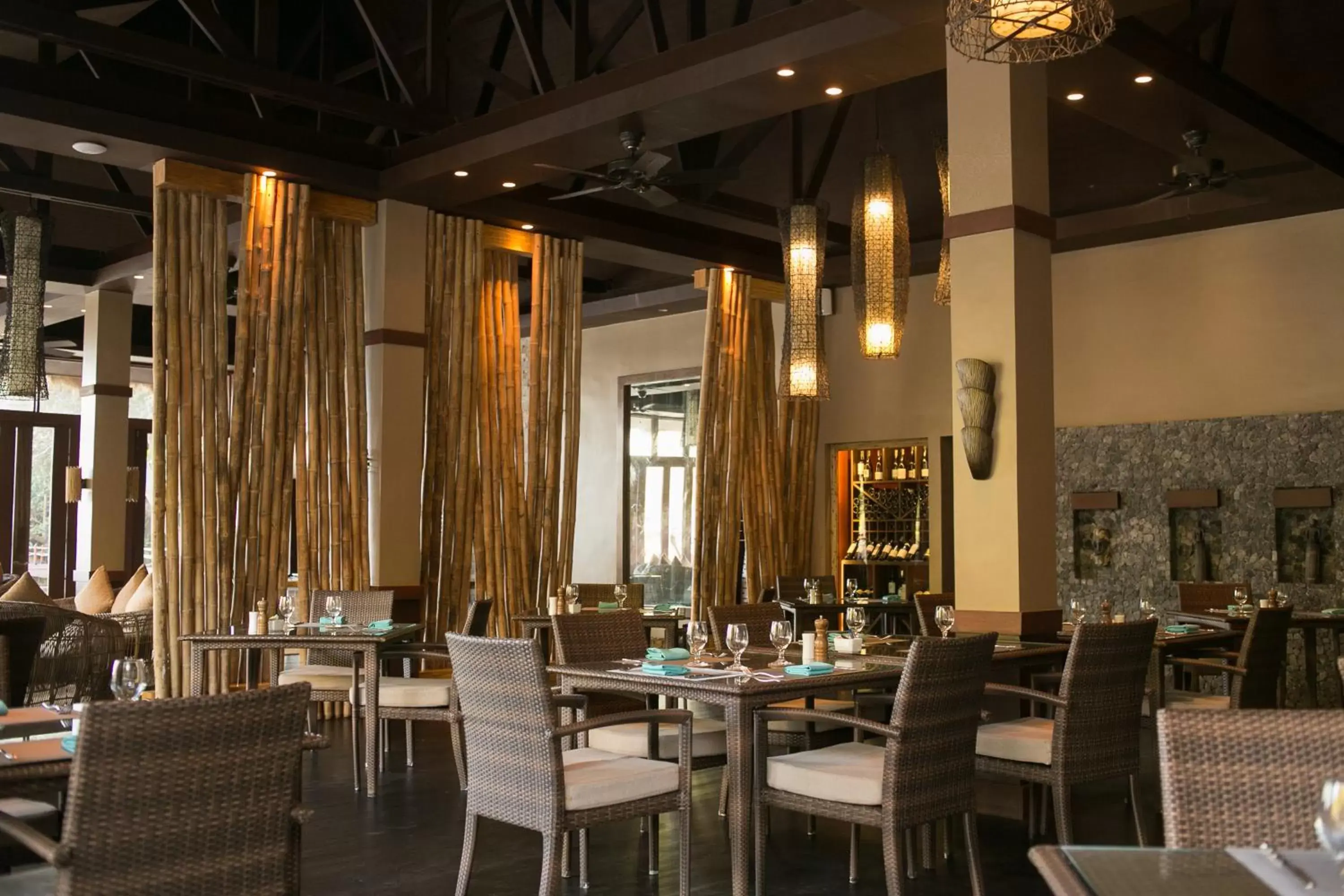 Restaurant/places to eat in Cauayan Island Resort and Spa Restaurant/places to eat in Cauayan Island Resort and Spa