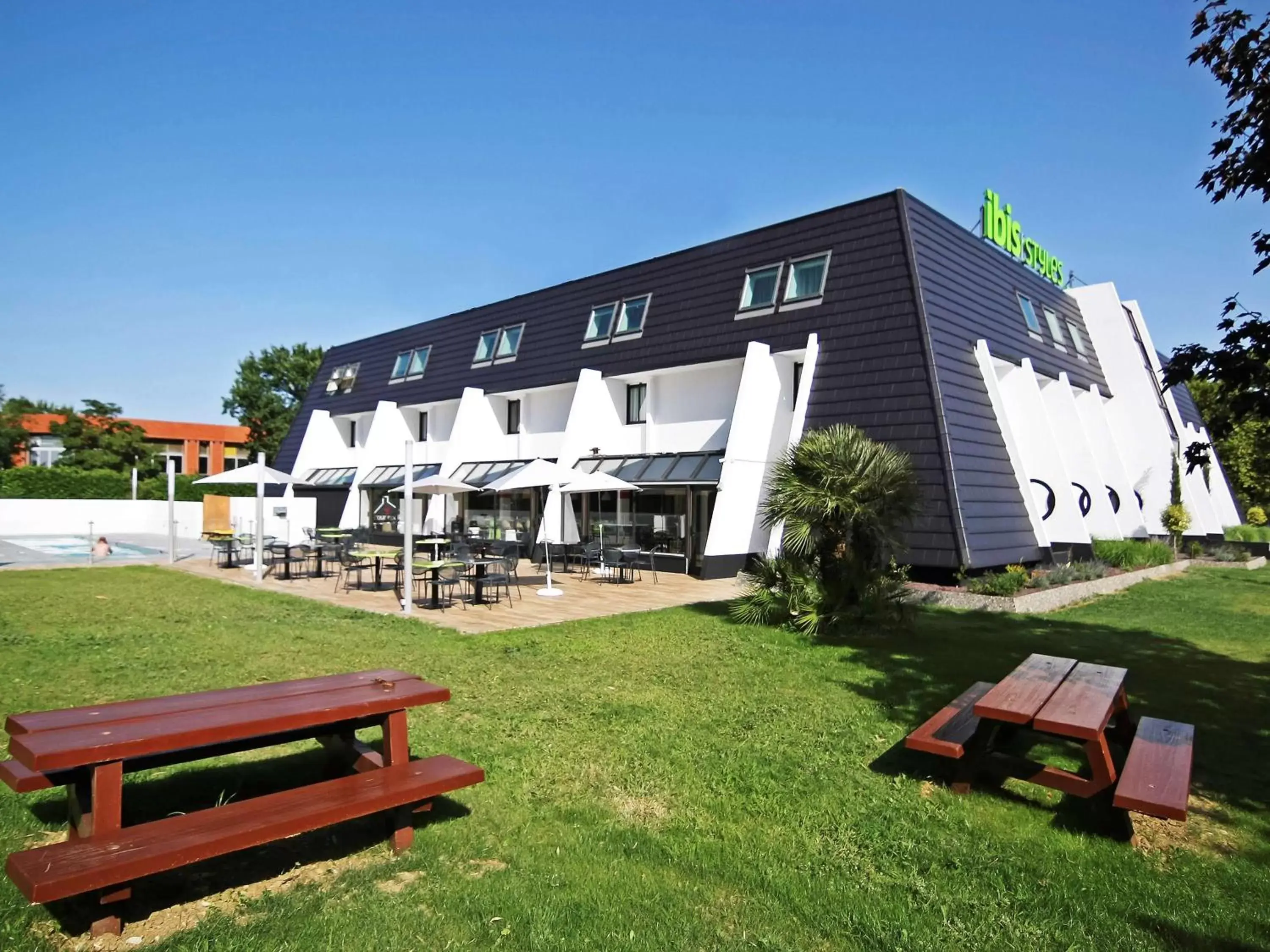 Restaurant/places to eat, Property Building in Ibis Styles Toulouse Labège
