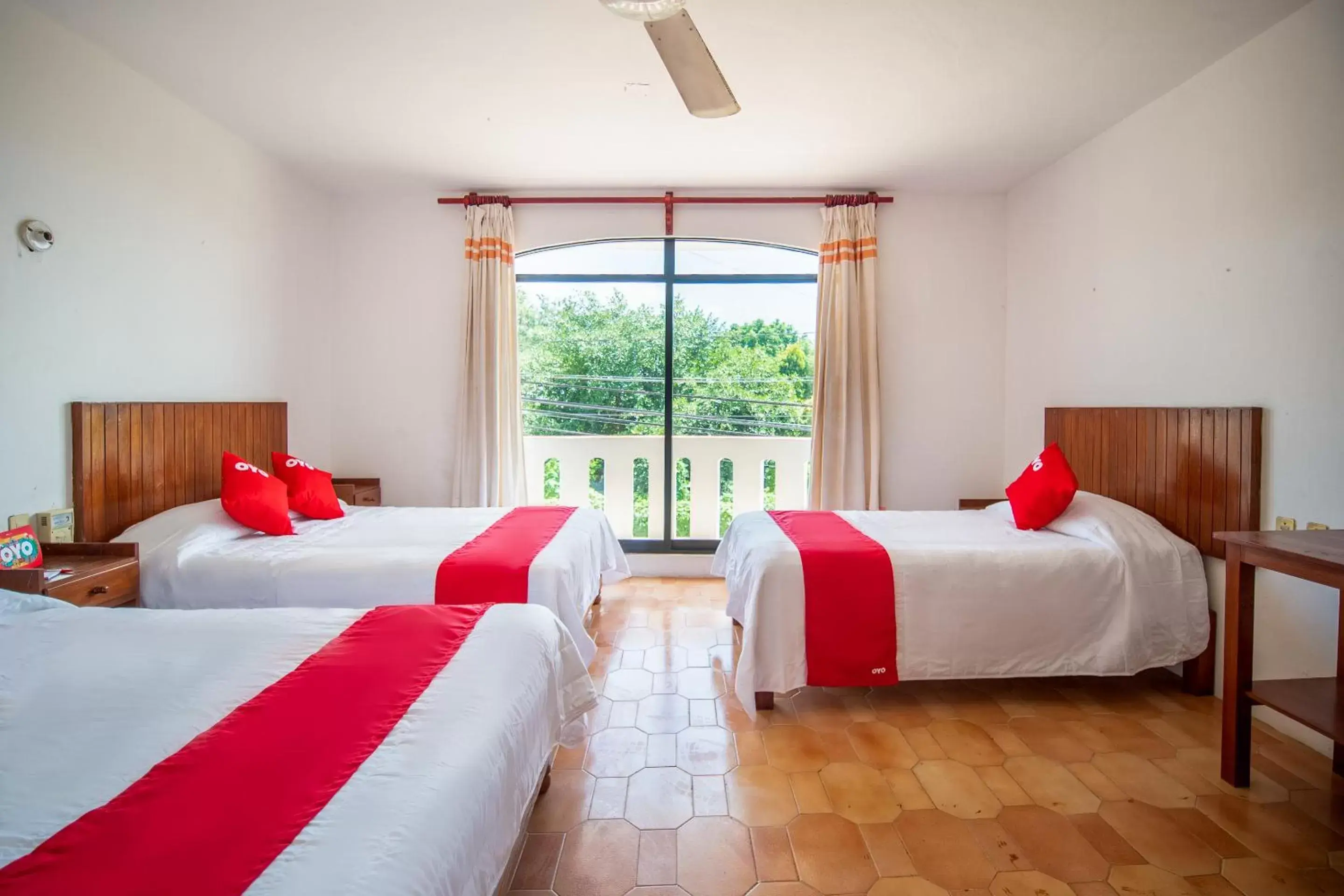 Bedroom, Bed in OYO Hotel Arena Surf, Puerto Escondido