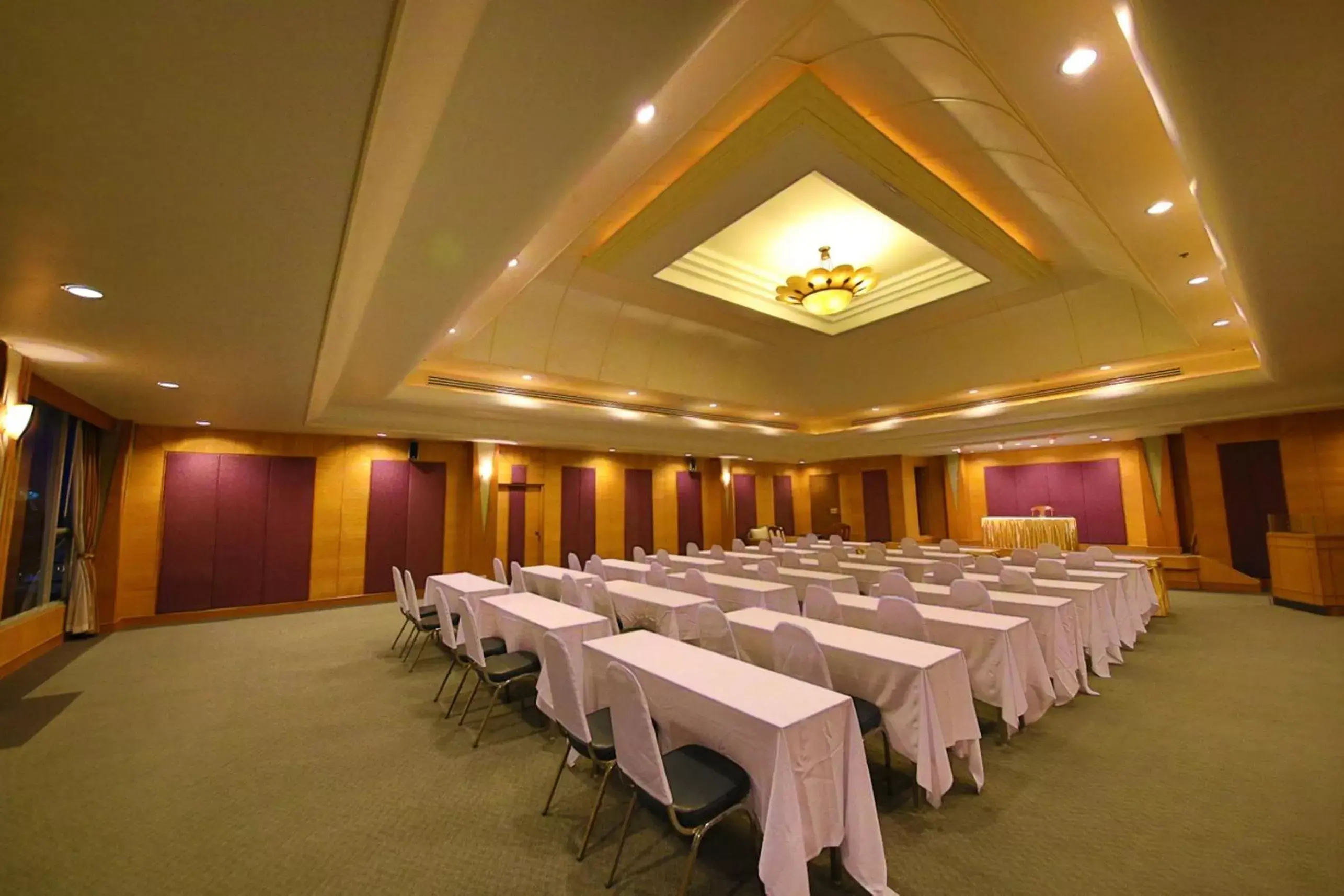 Banquet/Function facilities in Sunshine Vista Hotel - SHA Plus