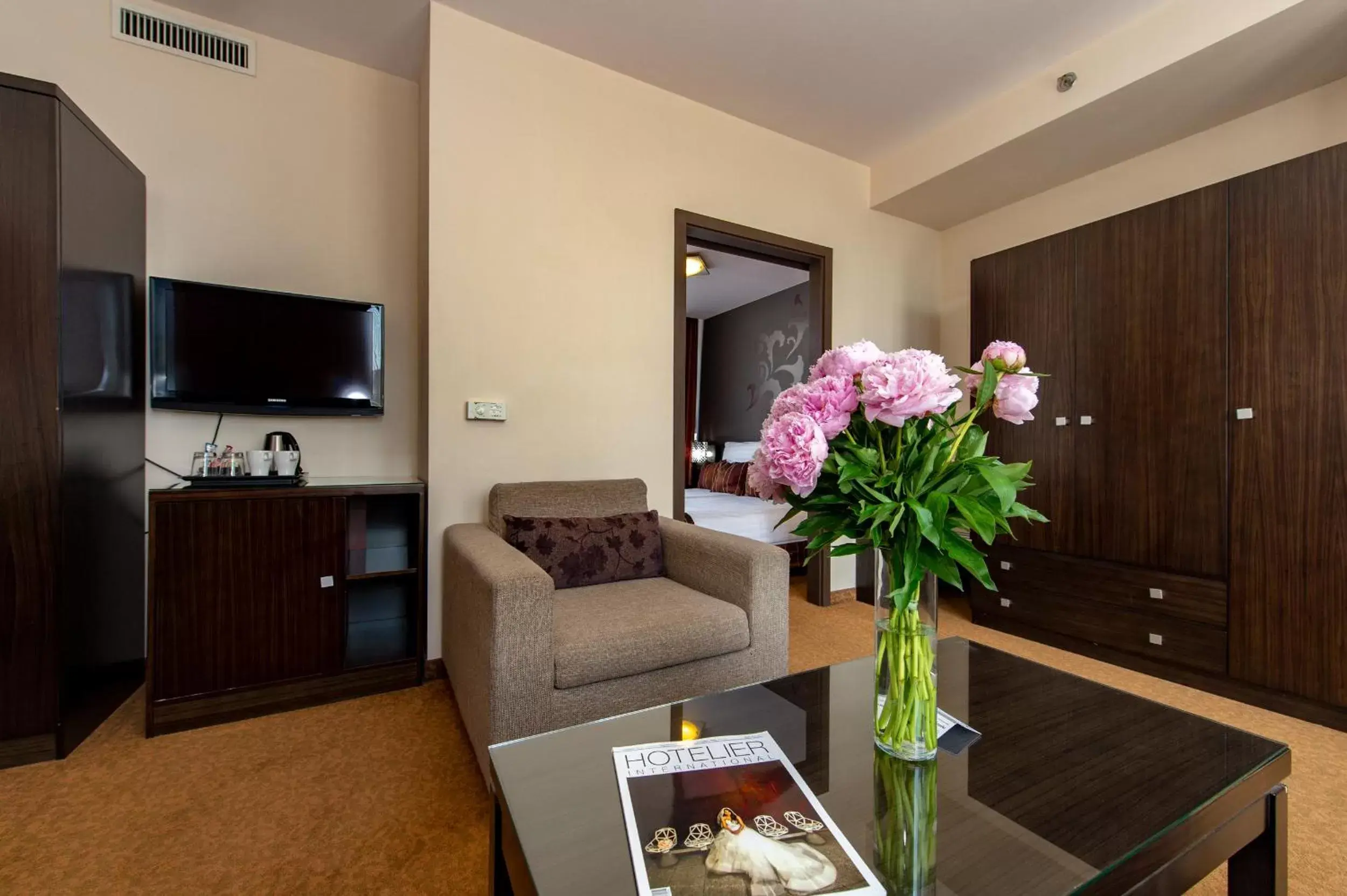 Living room, TV/Entertainment Center in Hotel Regnum Residence