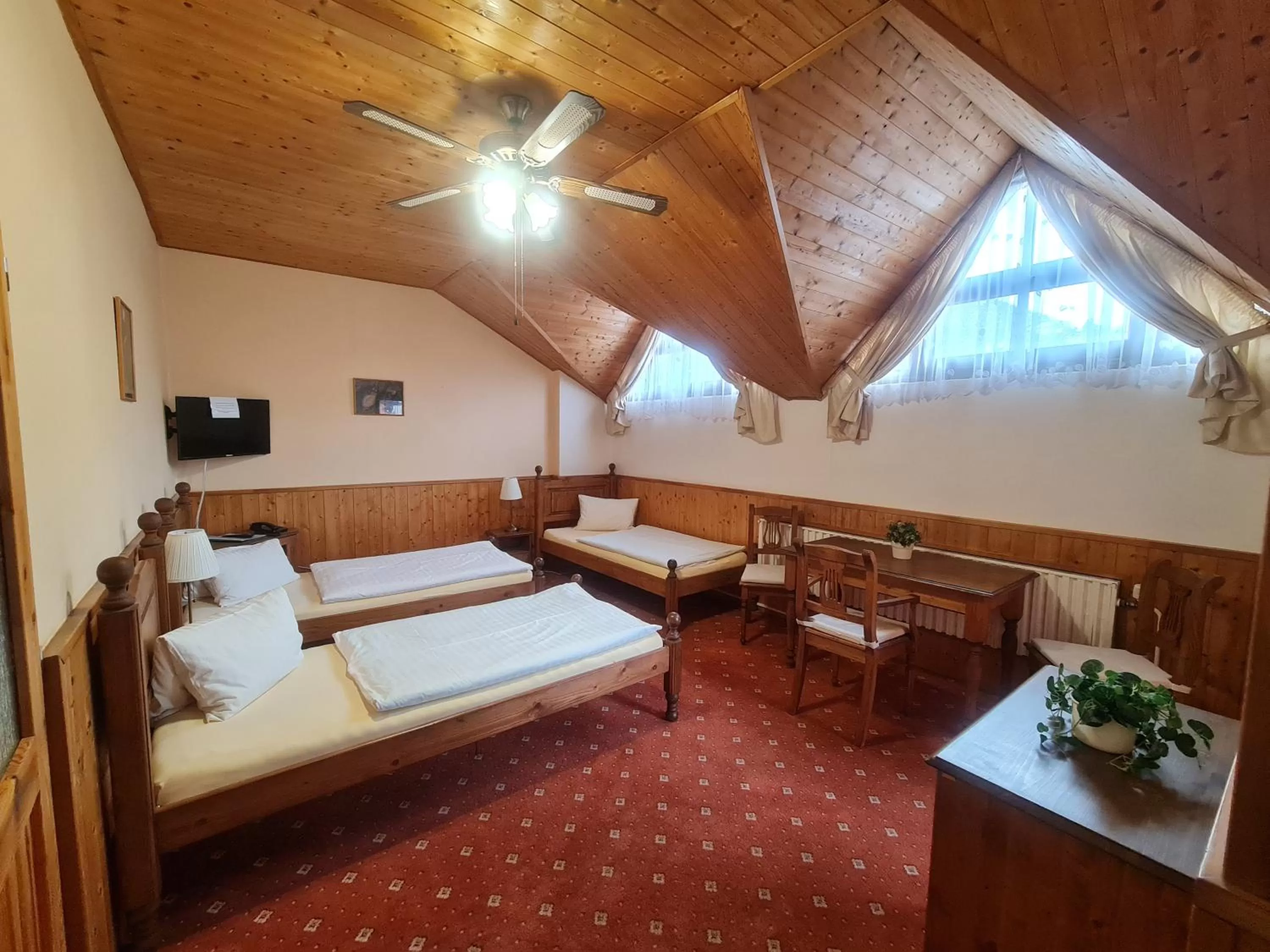 Bed in garni Hotel ASAS***