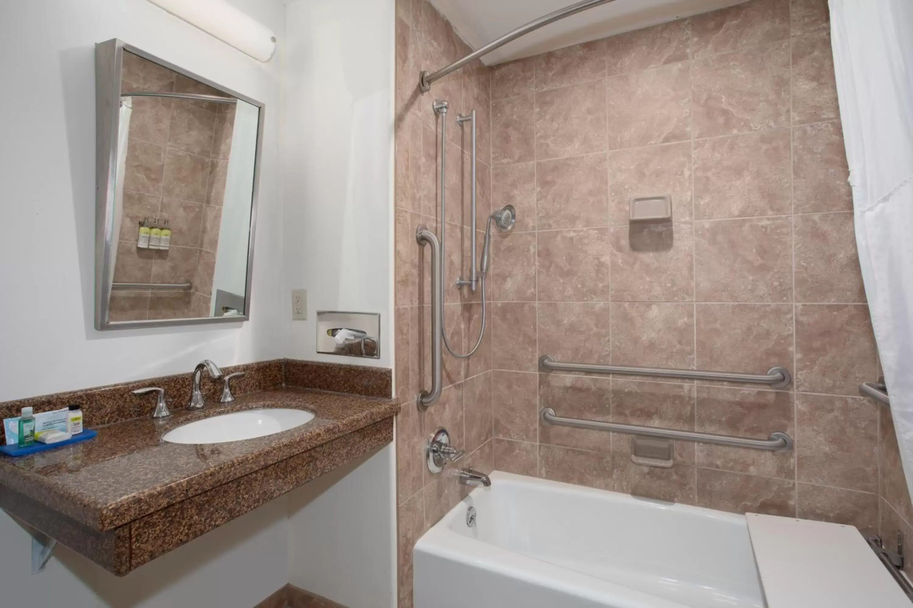 Photo of the whole room, Bathroom in Holiday Inn Express Hotel & Suites Lander, an IHG Hotel