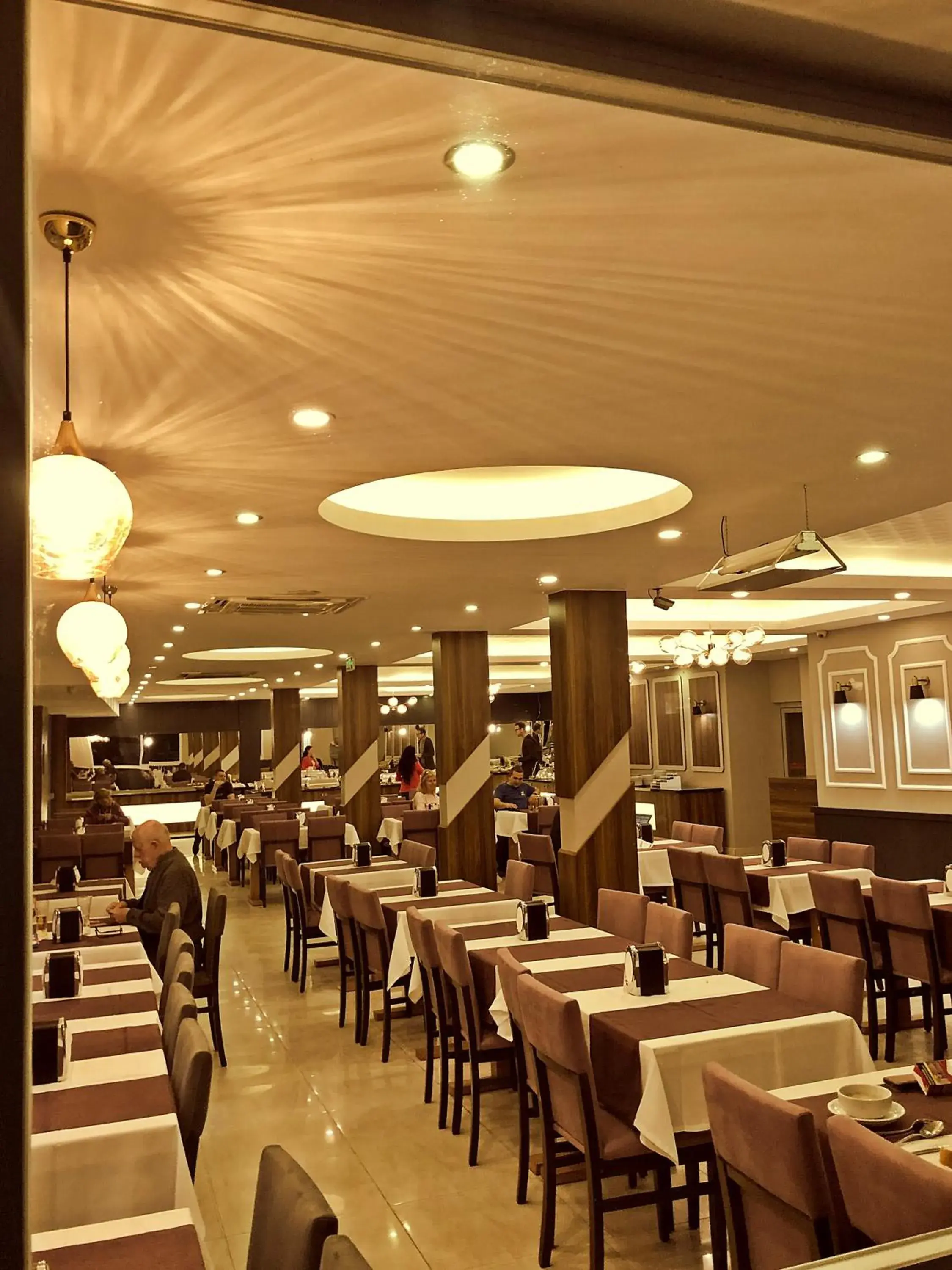 Restaurant/Places to Eat in Acar Hotel