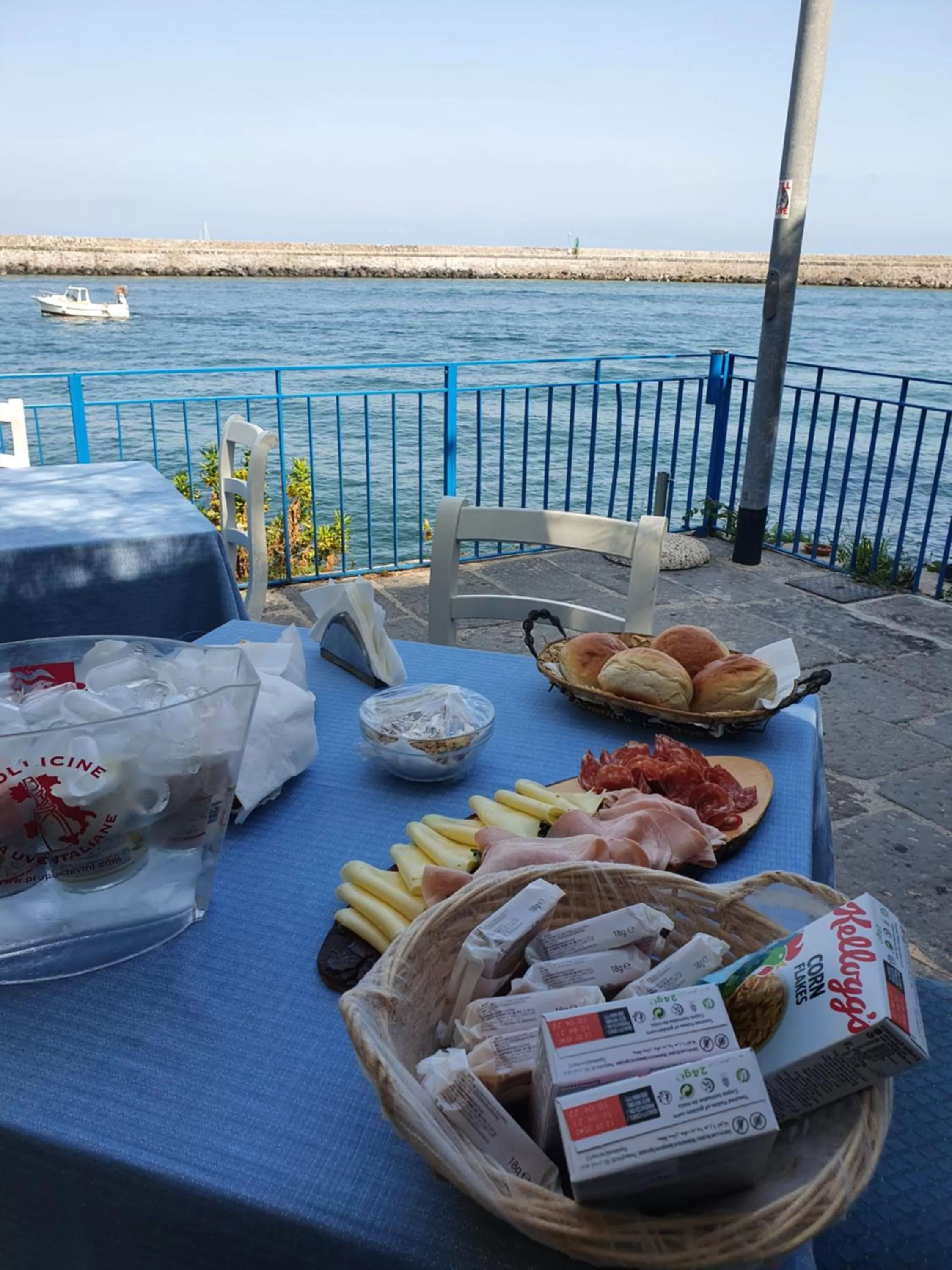 Food and drinks in Clipper Suite