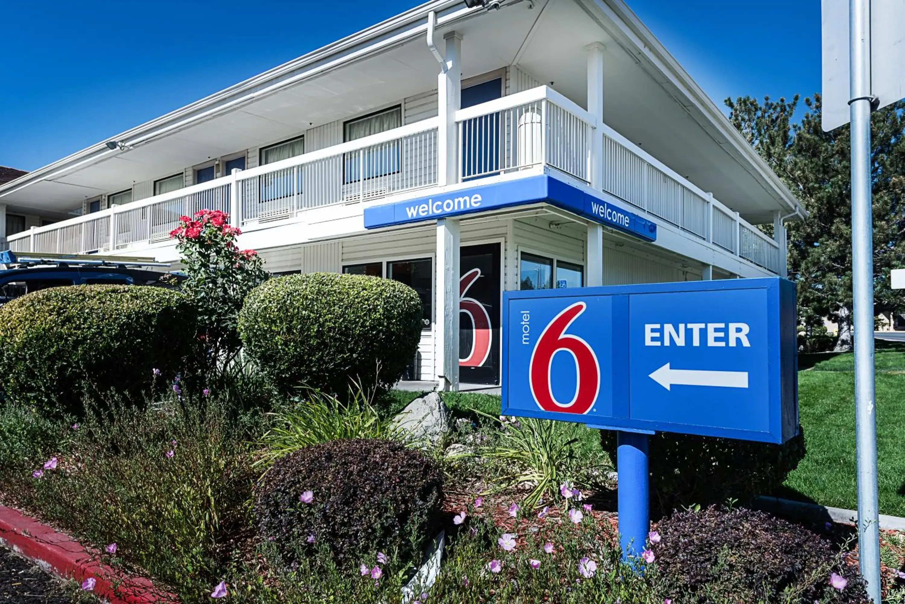 Facade/Entrance in Motel 6-Sparks, NV - Airport - Sparks