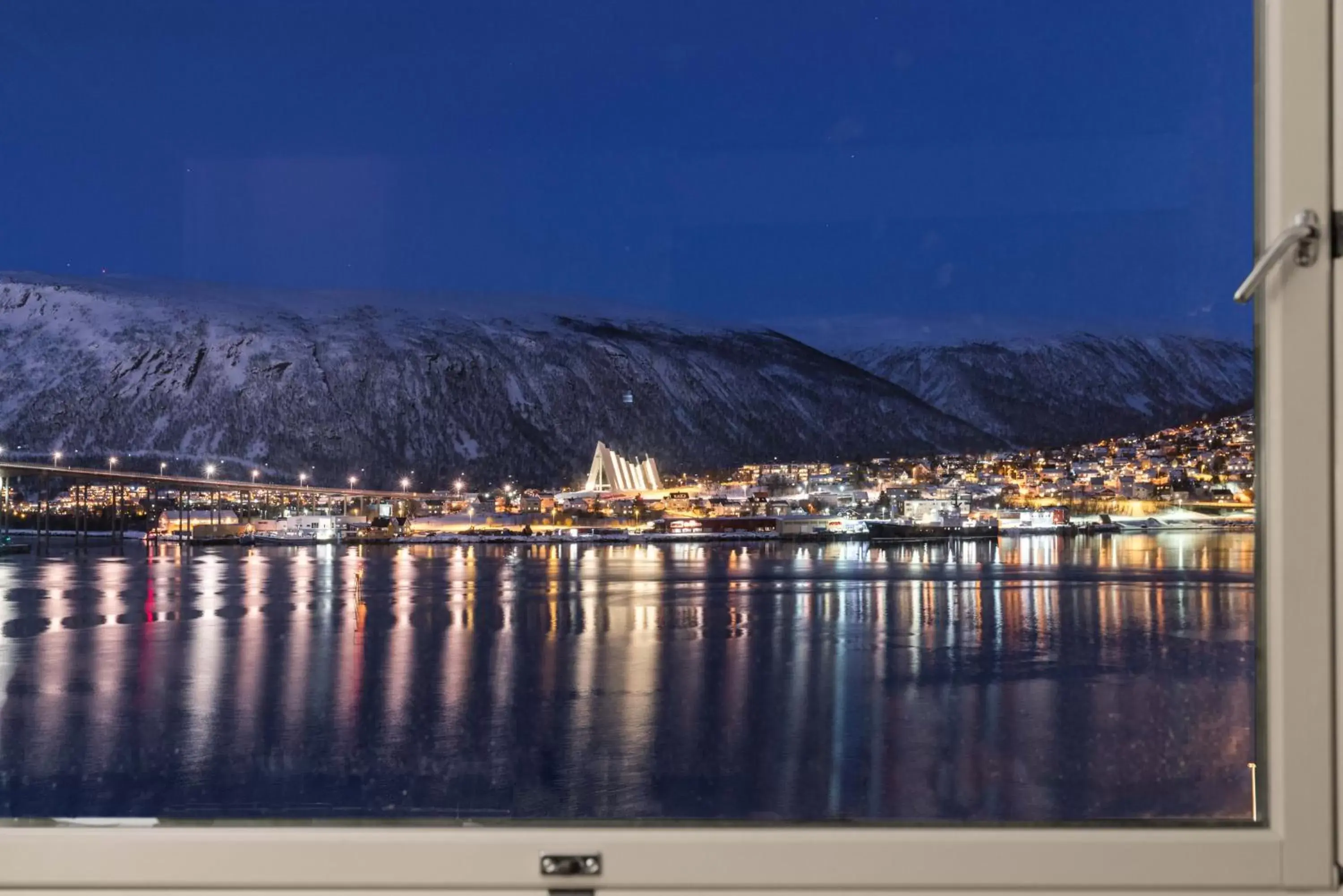 Mountain view in Radisson Blu Hotel Tromsø