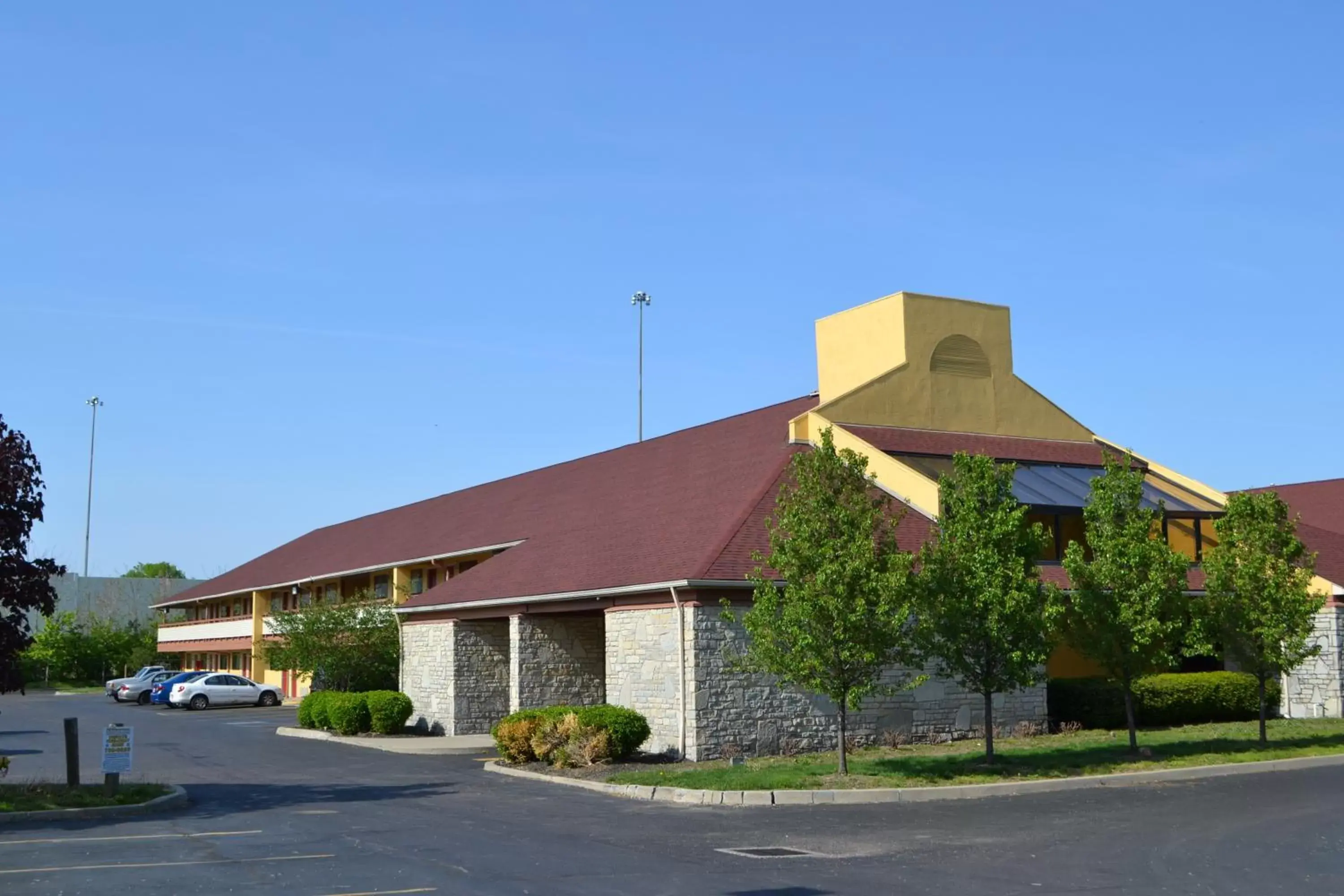 Facade/entrance in Super 8 by Wyndham Cincinnati-Springdale OH Facade/entrance in Super 8 by Wyndham Cincinnati-Springdale OH