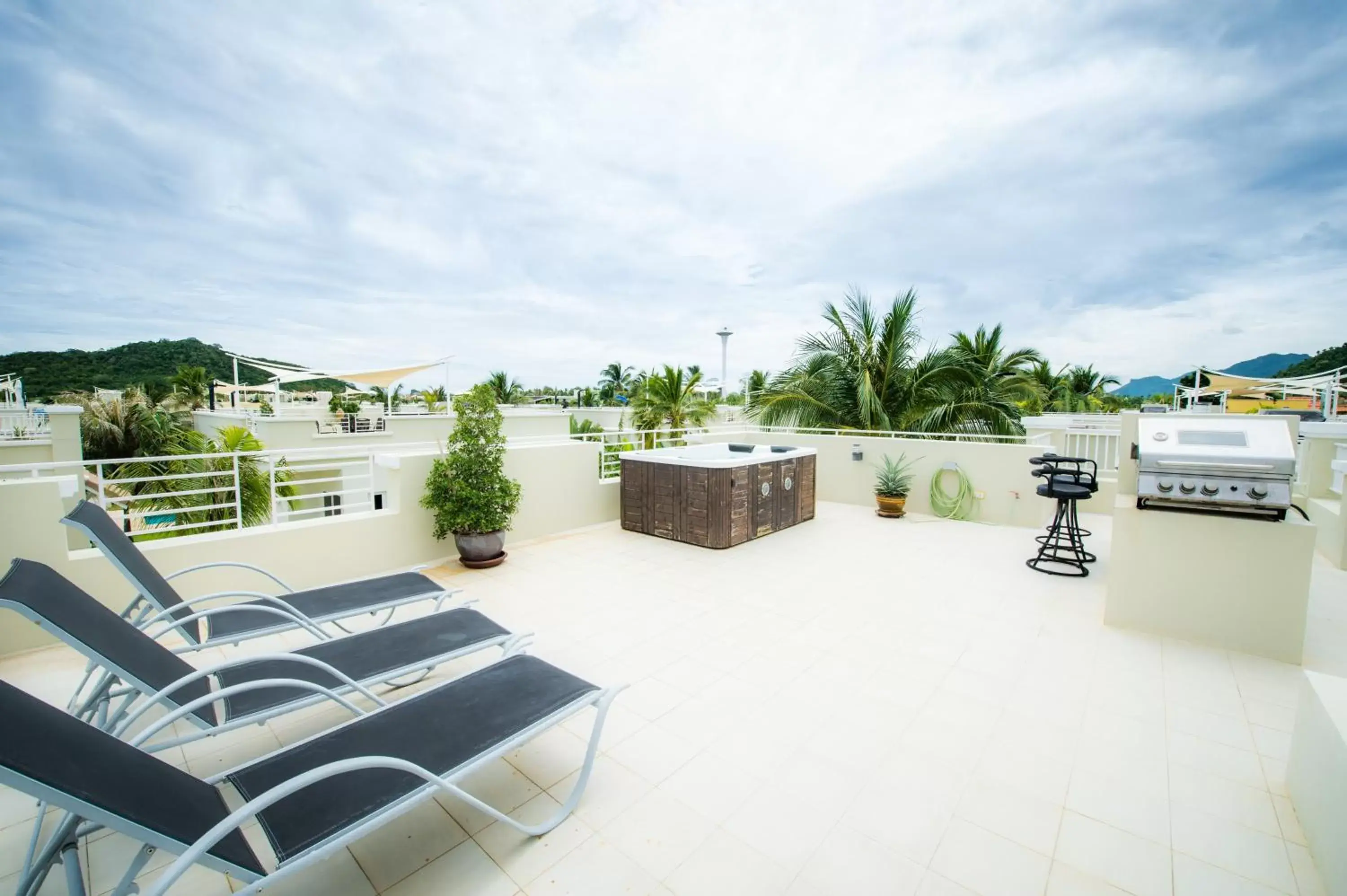 Balcony/Terrace in Oriental Beach Pearl Resort