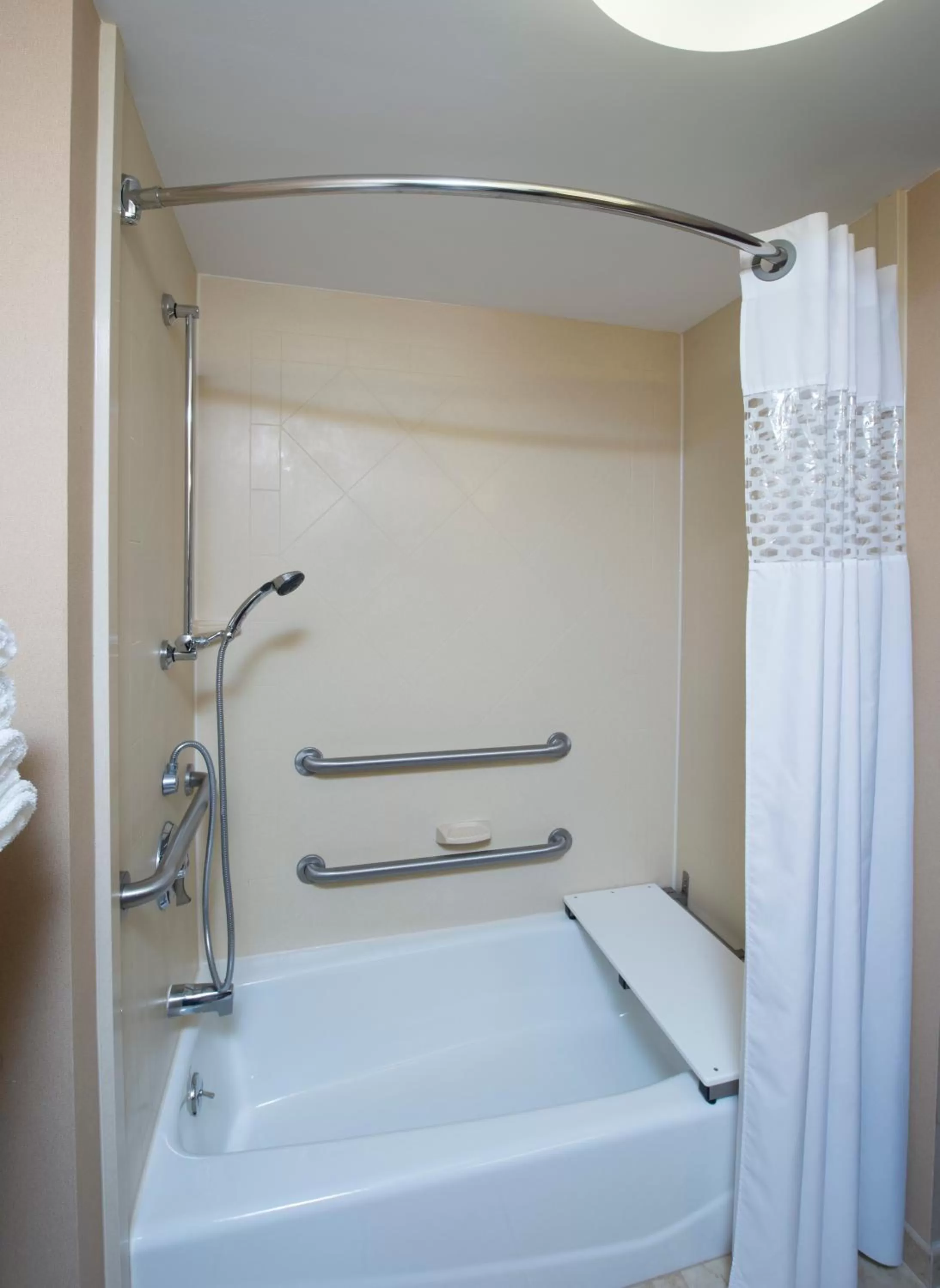 Shower in Hampton Inn Bennington