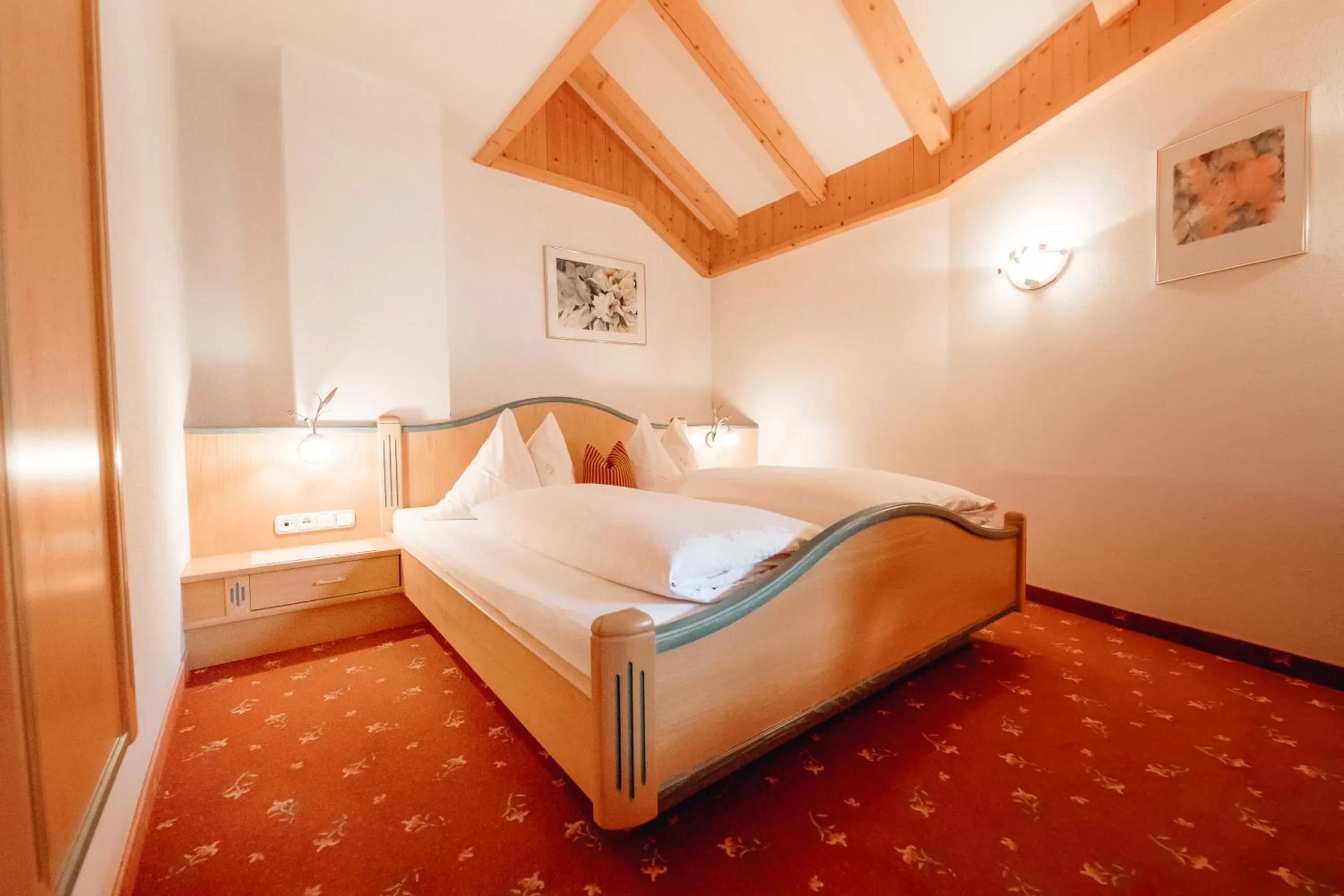 Bedroom, Bed in Zimmer & Ferienwohnungen Dandler