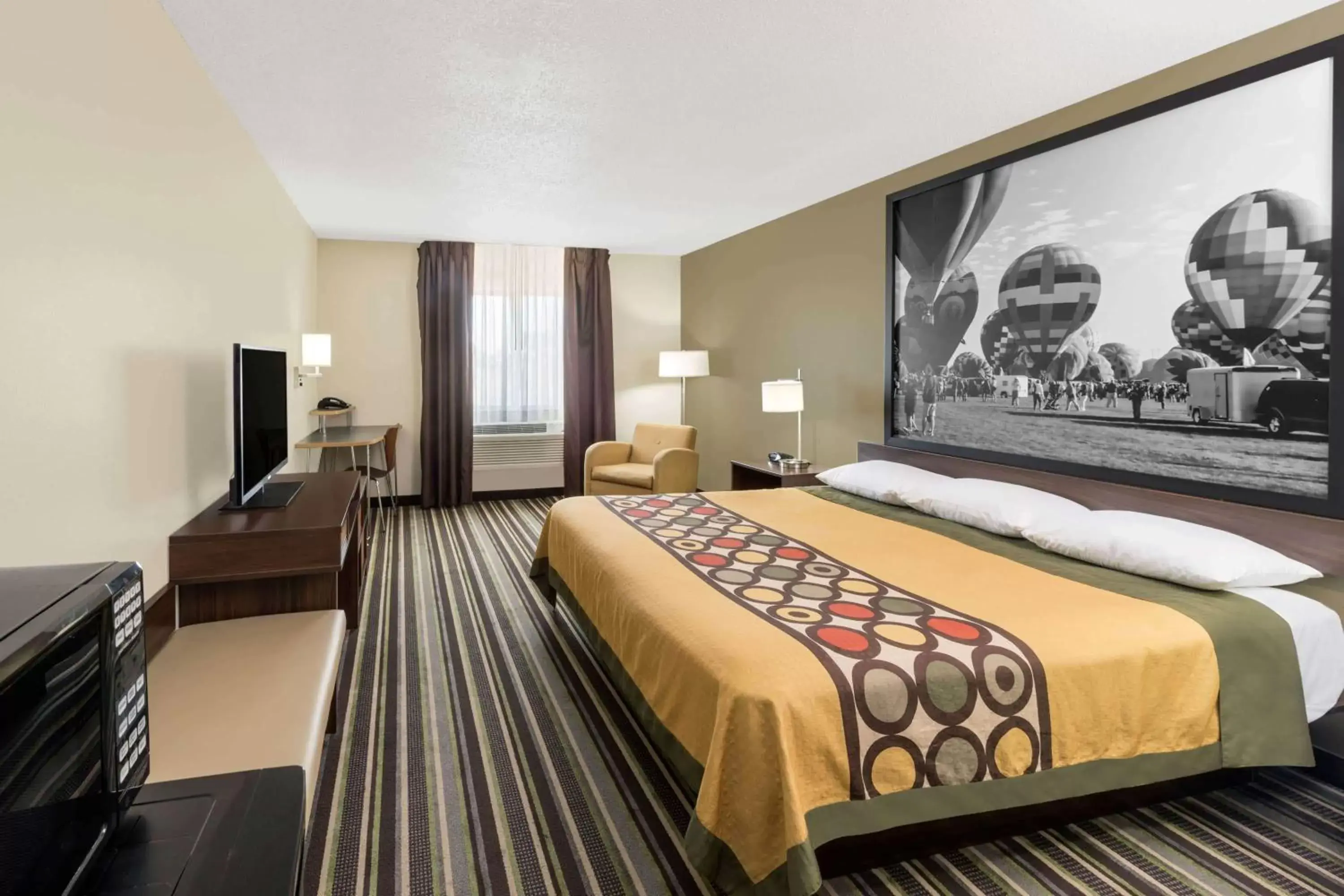 Photo of the whole room, Bed in Super 8 by Wyndham Roswell