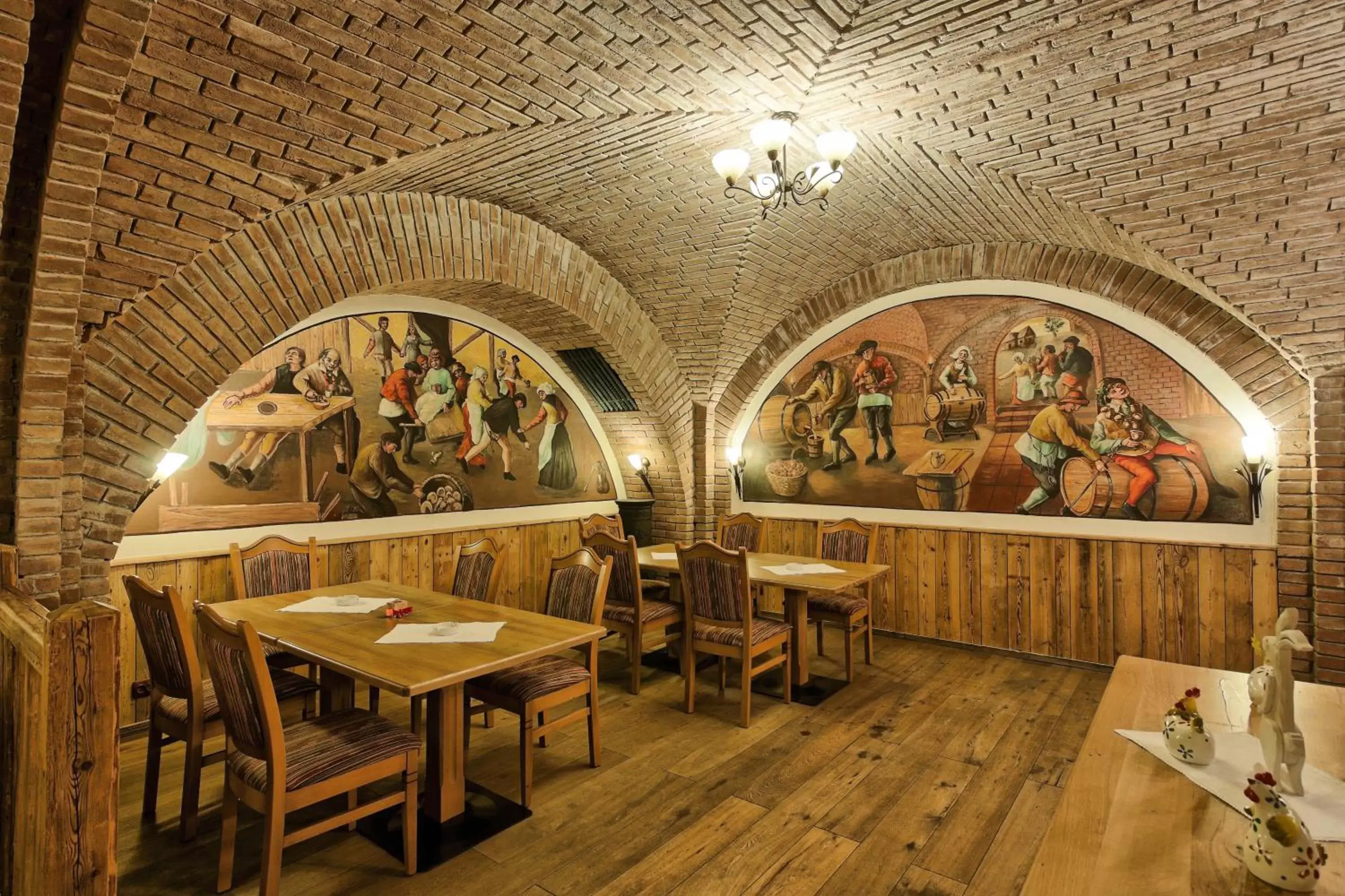 Restaurant/Places to Eat in Mercure Sighisoara Binderbubi Hotel & Spa