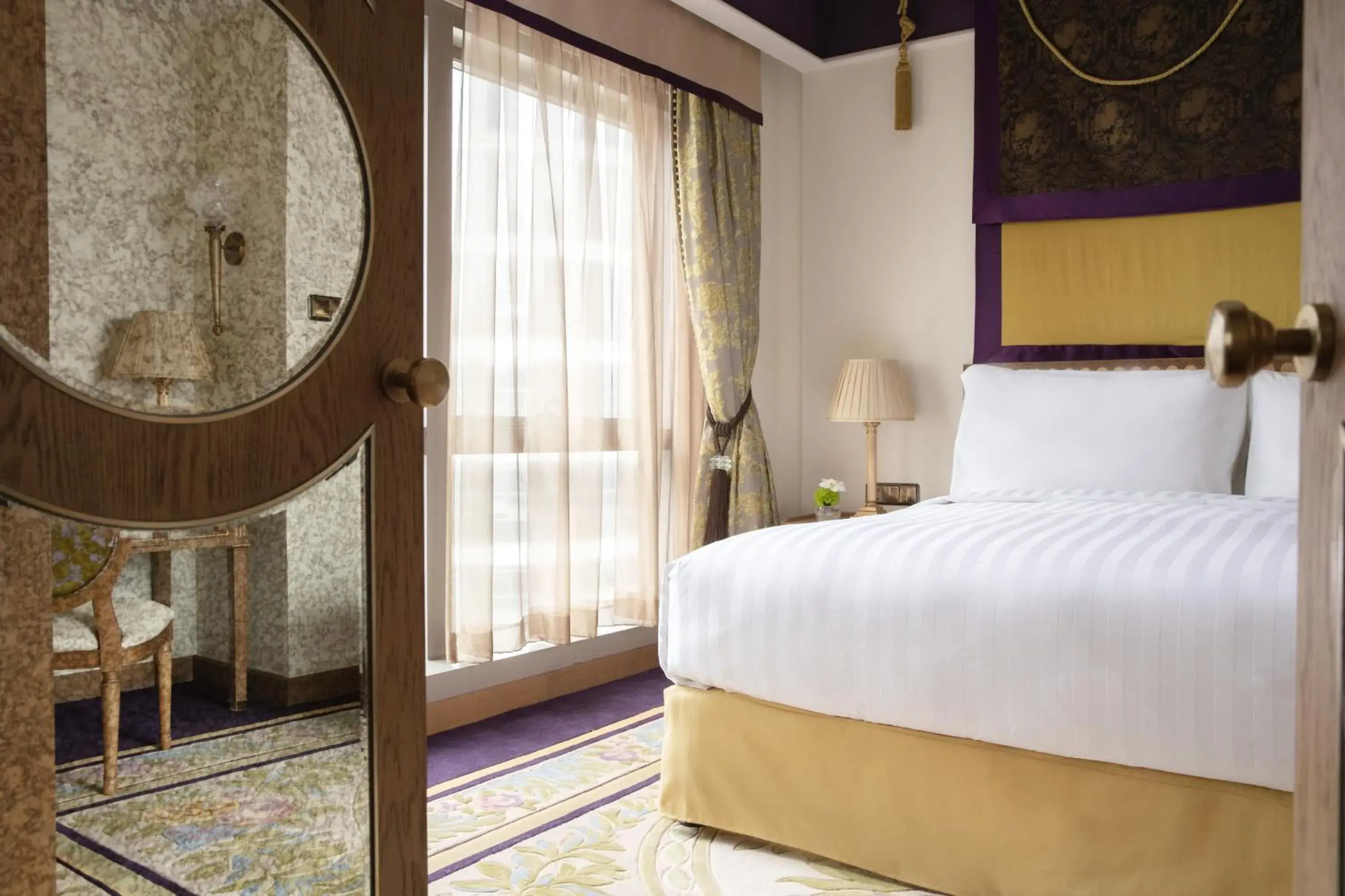 View (from property/room), Bed in Jumeirah Living Guangzhou View (from property/room), Bed in Jumeirah Living Guangzhou