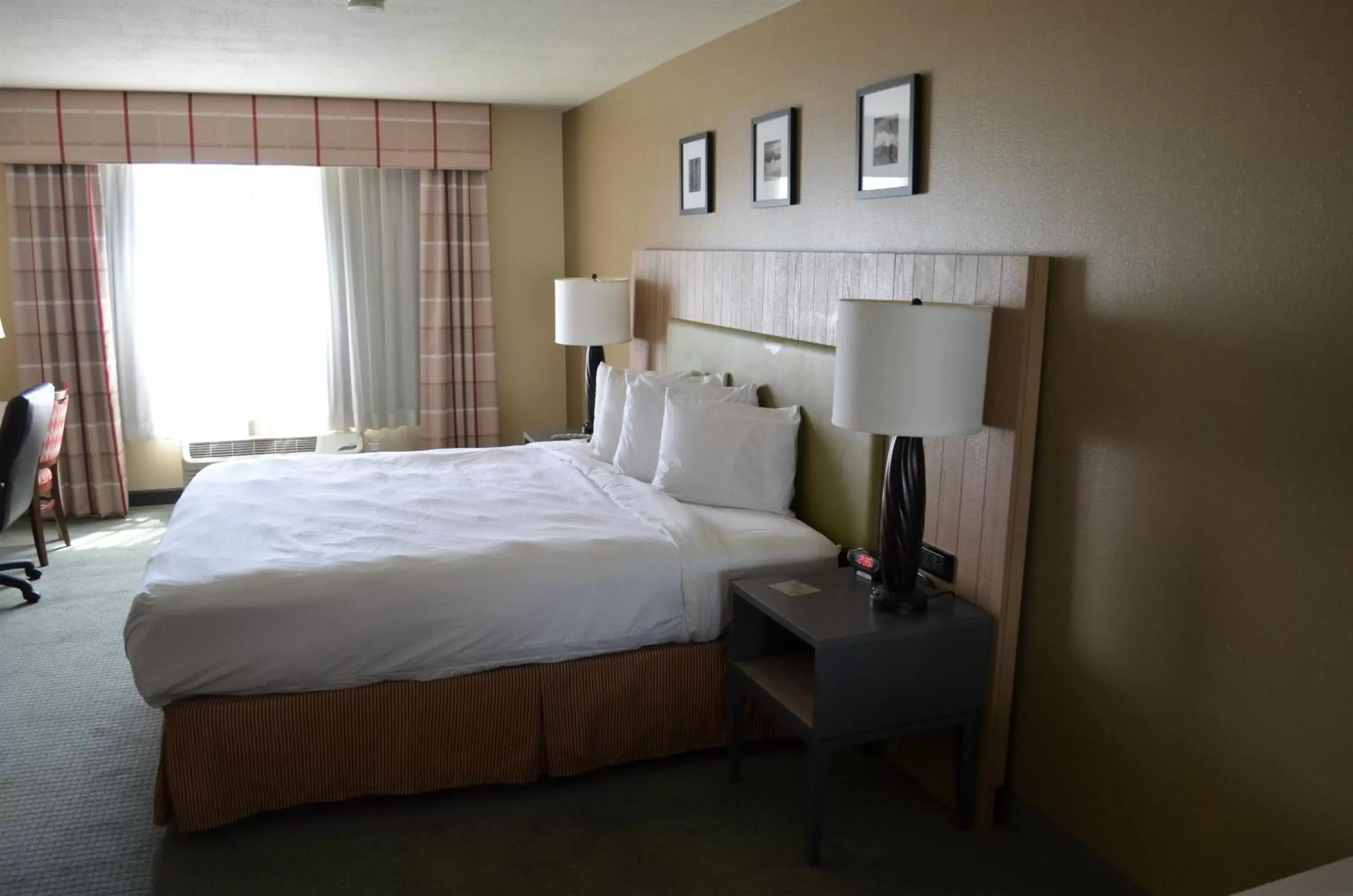 Bed in Country Inn & Suites by Radisson, West Valley City, UT