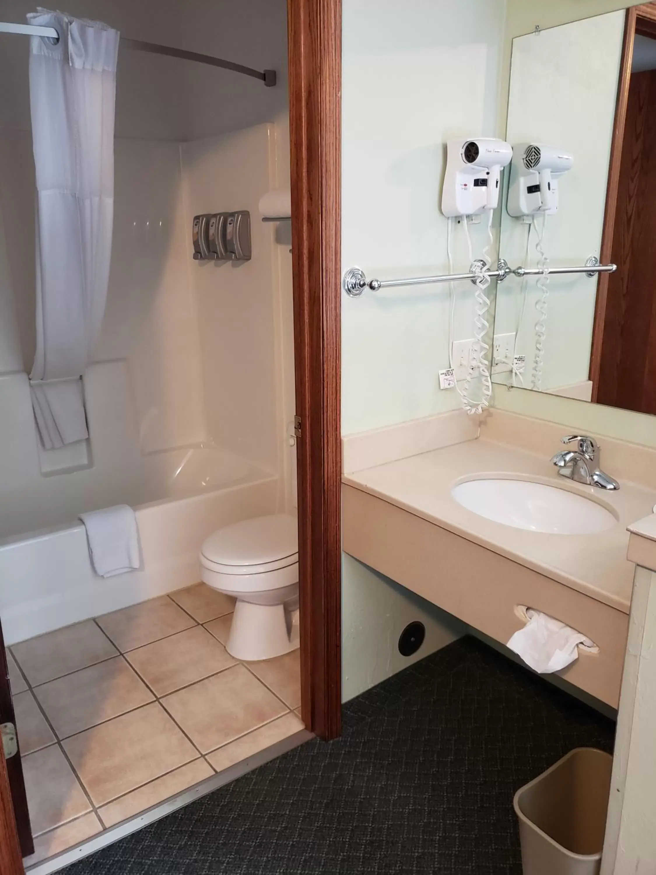 Bathroom in Travelodge by Wyndham Livingston