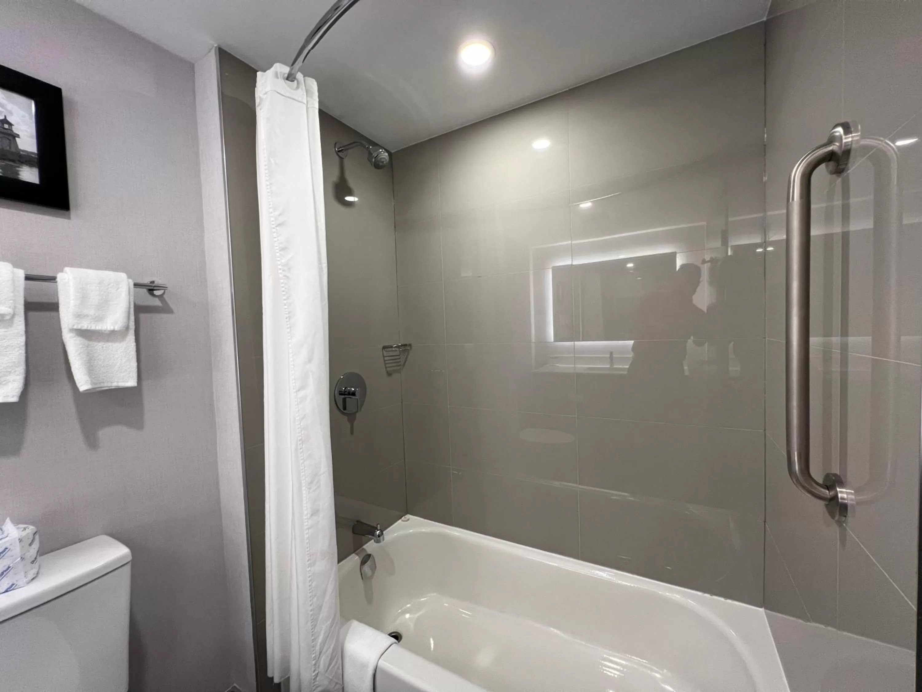 Bathroom in Super 8 by Wyndham Cornwall ON