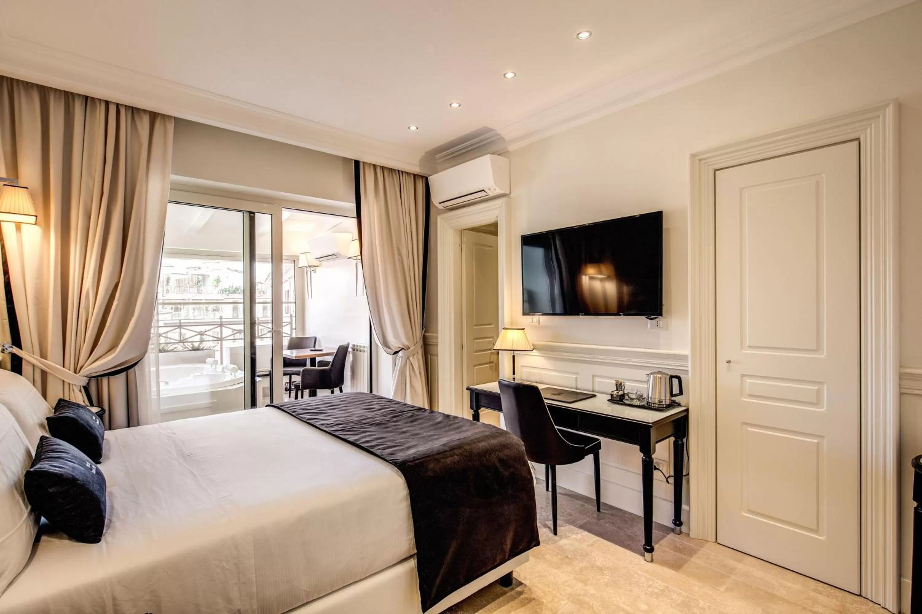 Photo of the whole room, Bed in Hotel Domus Mea