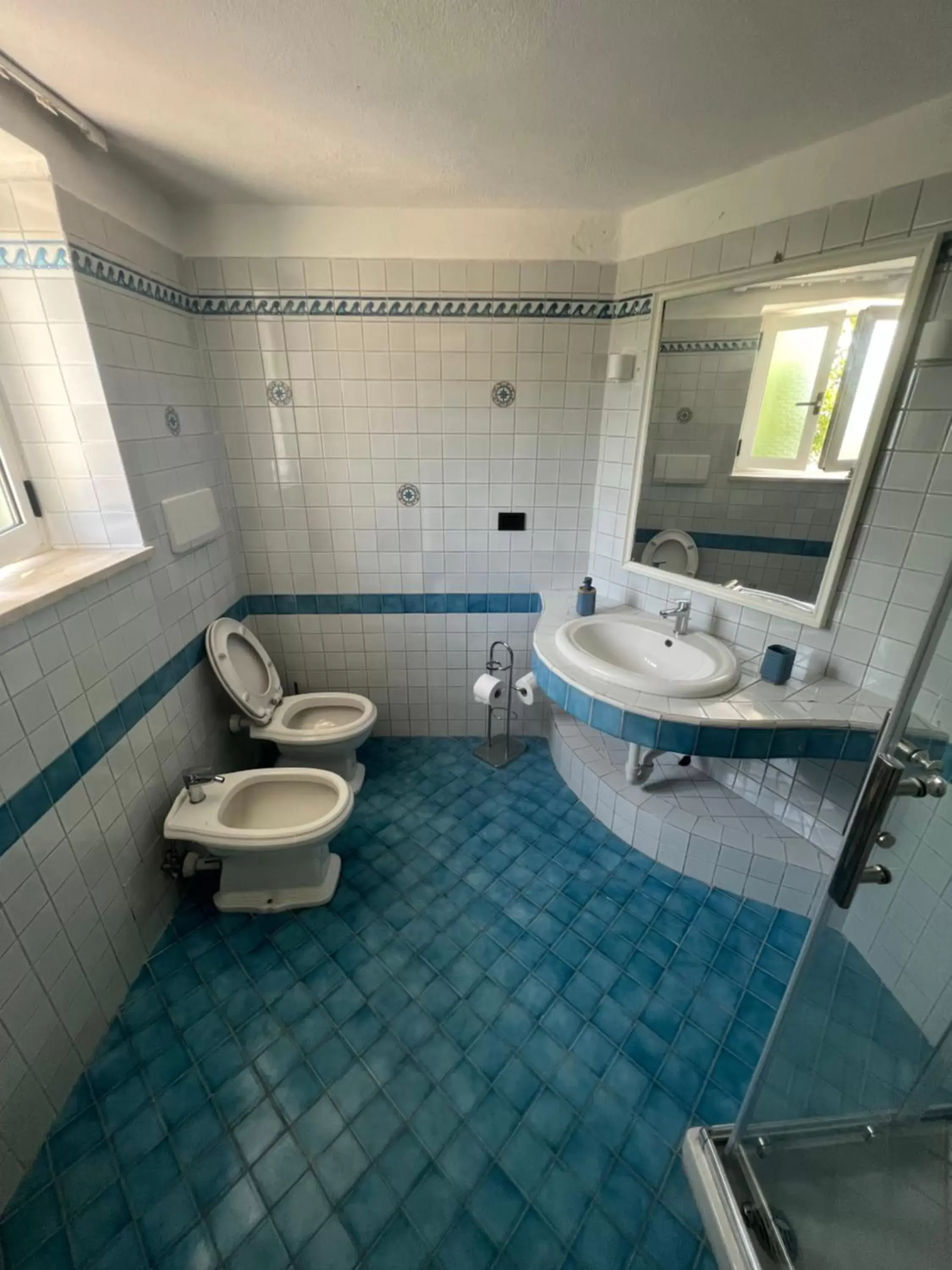 Shower, Bathroom in Blu Panorama