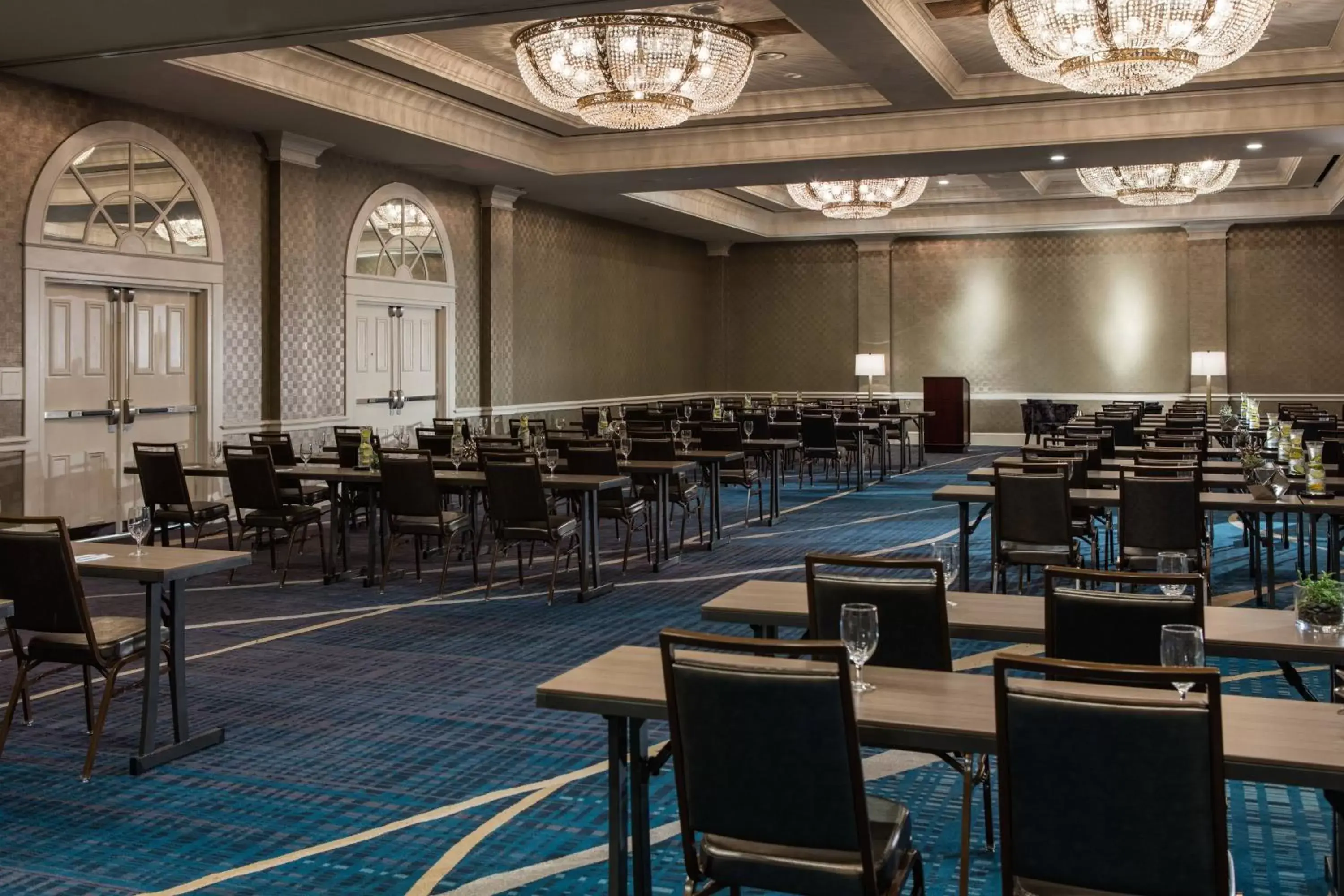 Meeting/conference room, Restaurant/Places to Eat in Renaissance Waterford Oklahoma City Hotel
