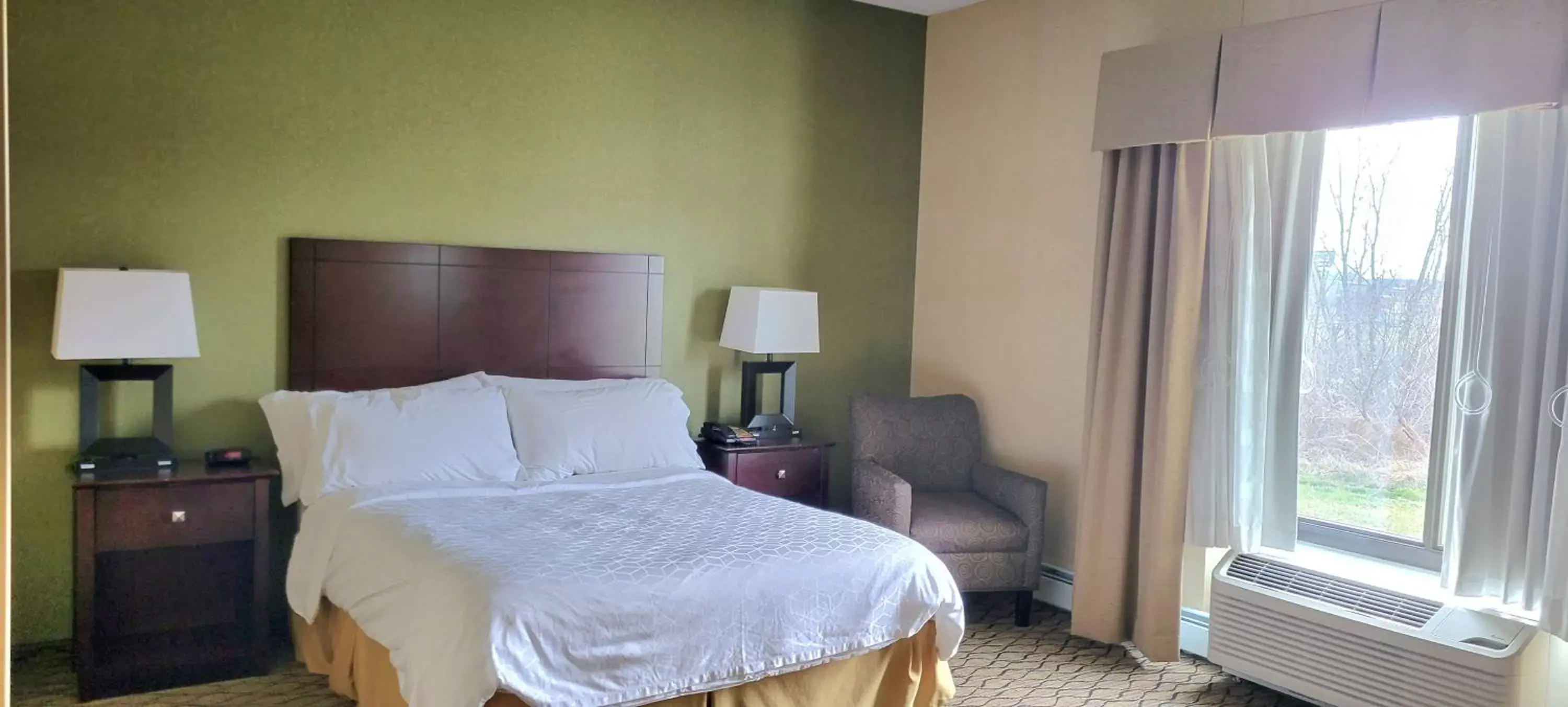 Bed in Wingate by Wyndham Kittanning Bed in Wingate by Wyndham Kittanning