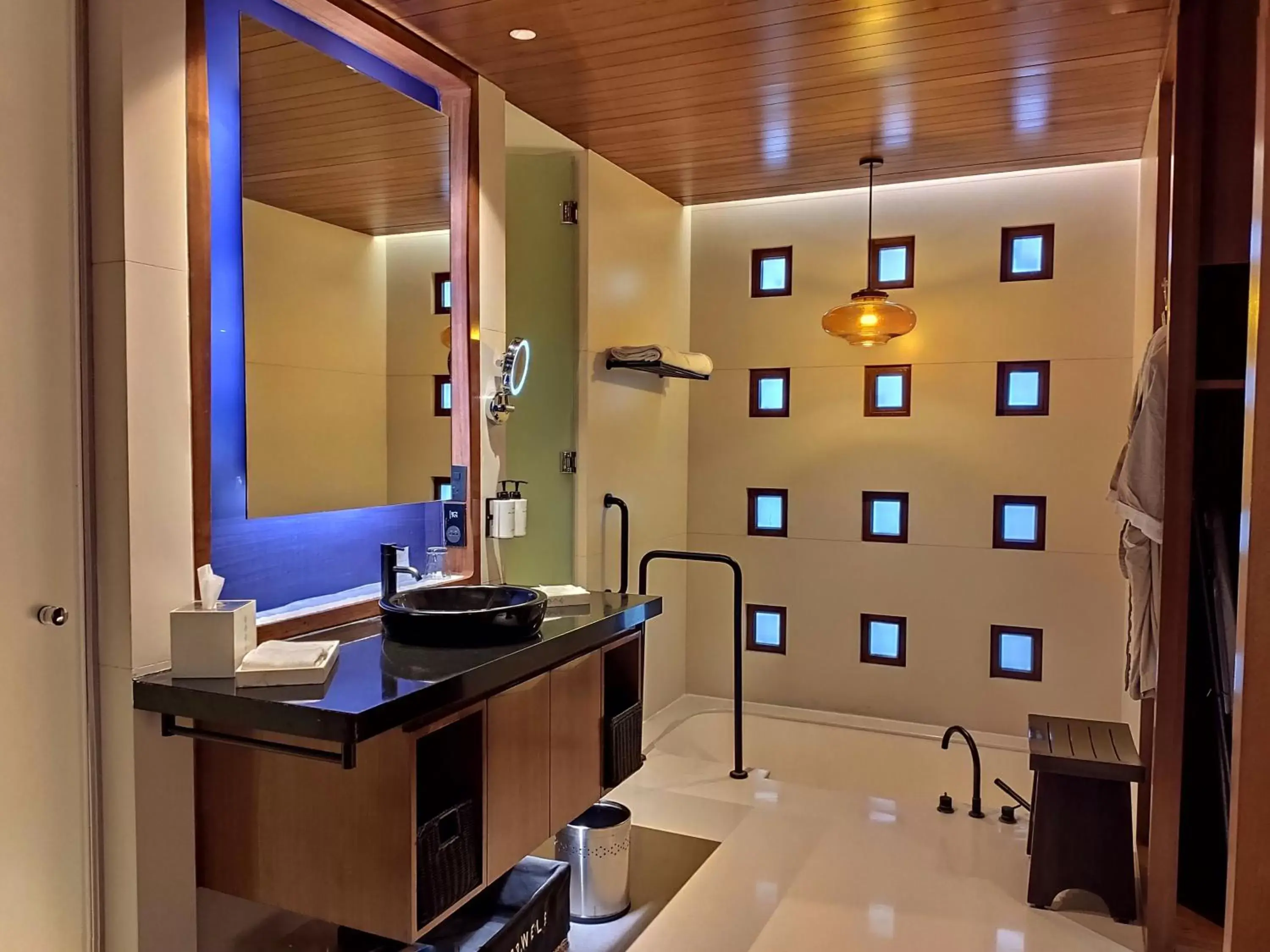 Bath, Bathroom in InterContinental Chennai Mahabalipuram Resort, an IHG Hotel