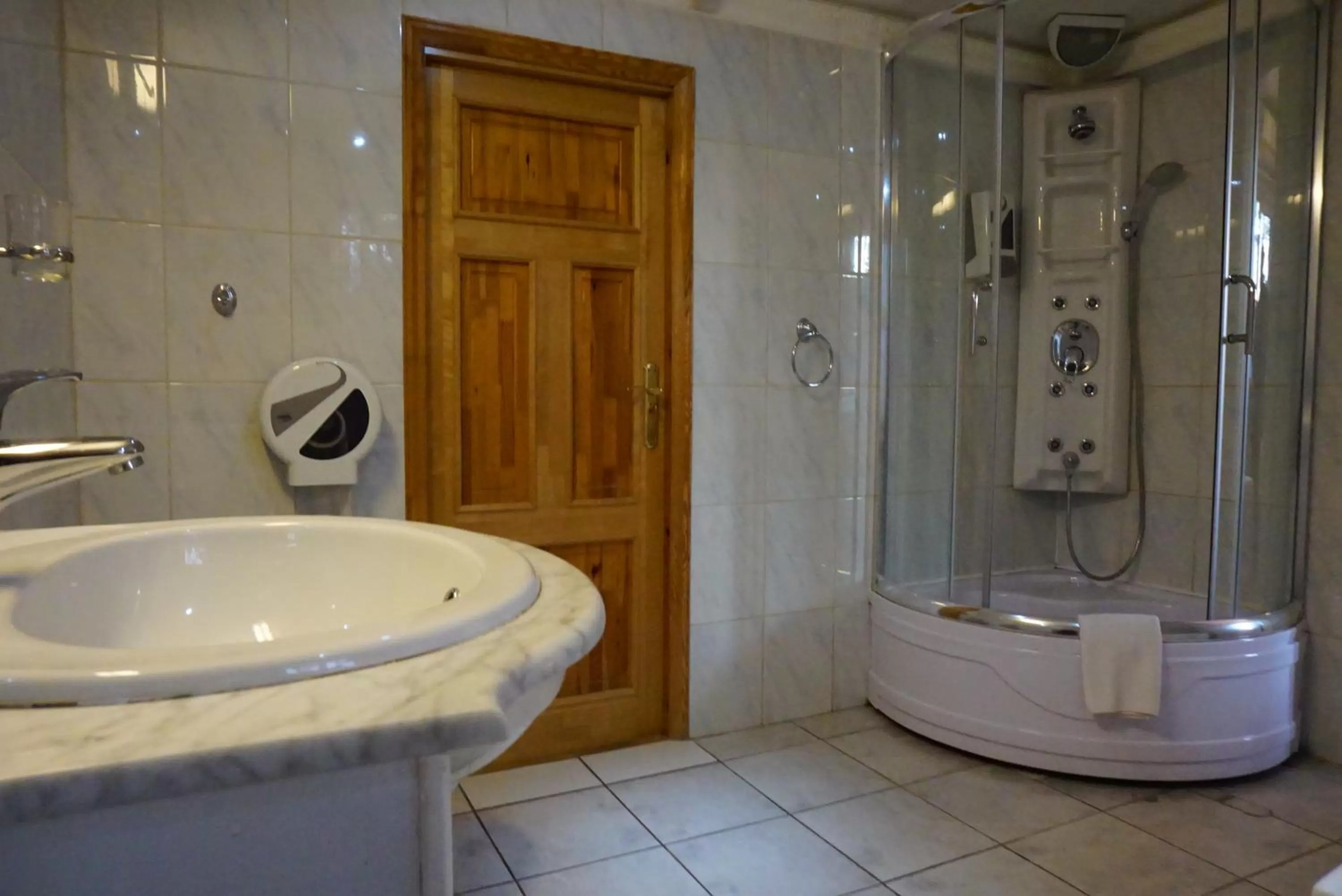 Shower in Sunset Hotel