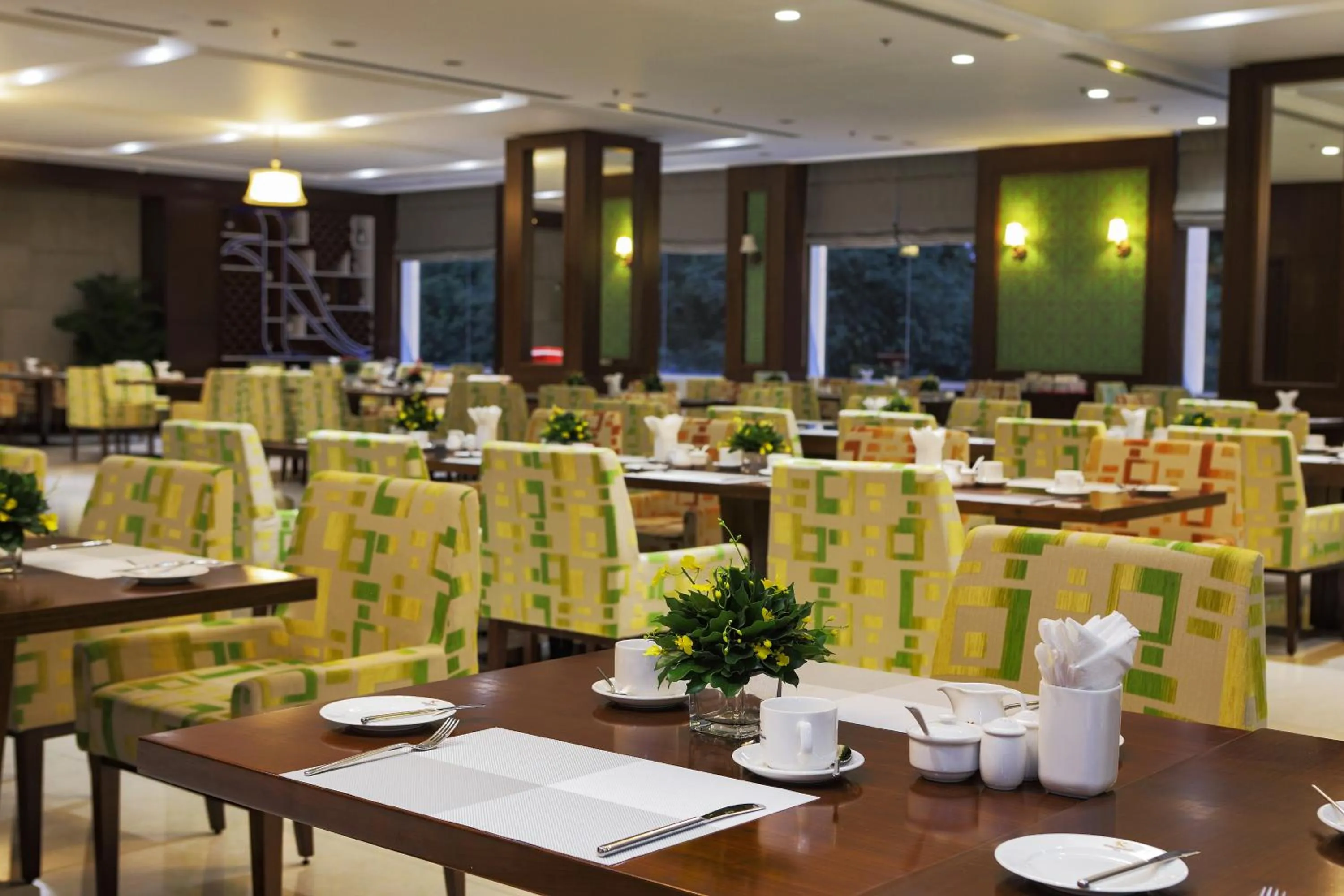 Restaurant/places to eat in Central Palace Hotel