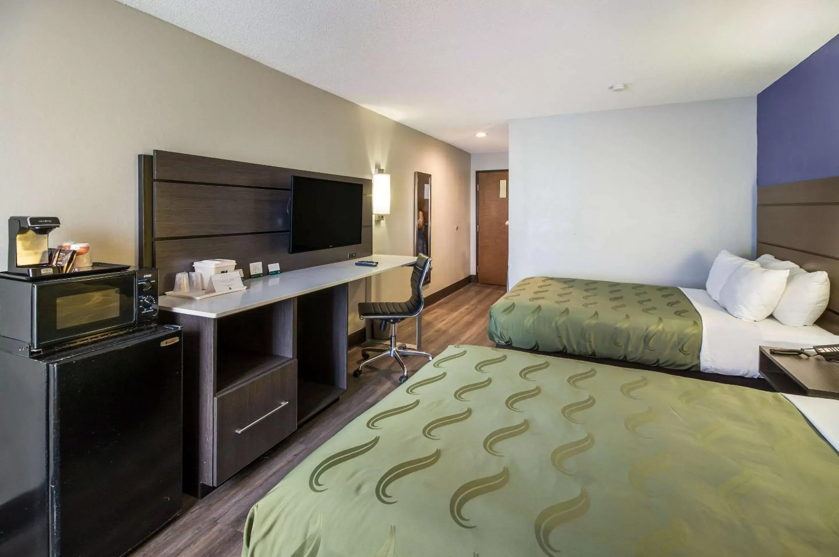 Photo of the whole room, TV/Entertainment Center in Quality Inn near MCAS Cherry Point