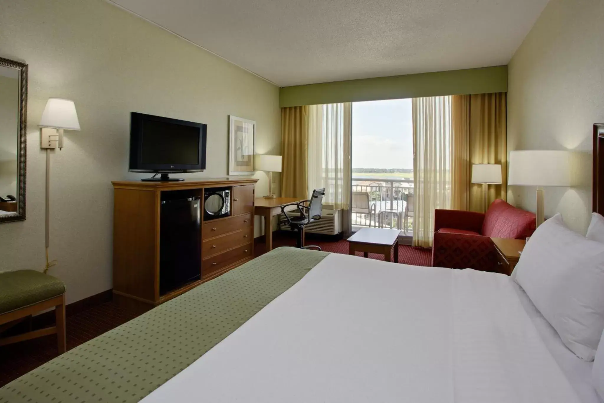 Photo of the whole room, Bed in Holiday Inn Resort Lumina on Wrightsville Beach, an IHG Hotel