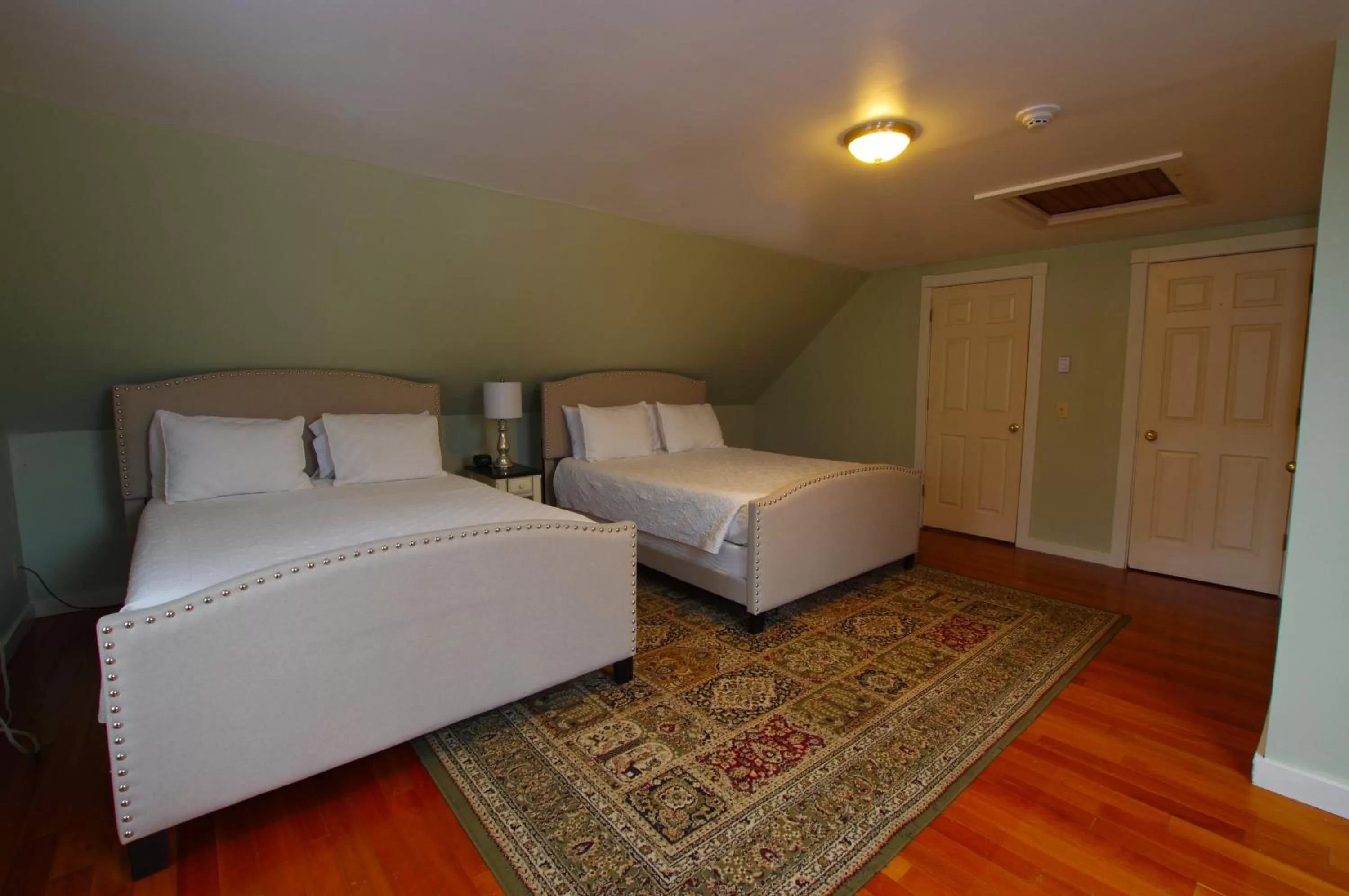 Bedroom, Bed in The Wilmington Inn