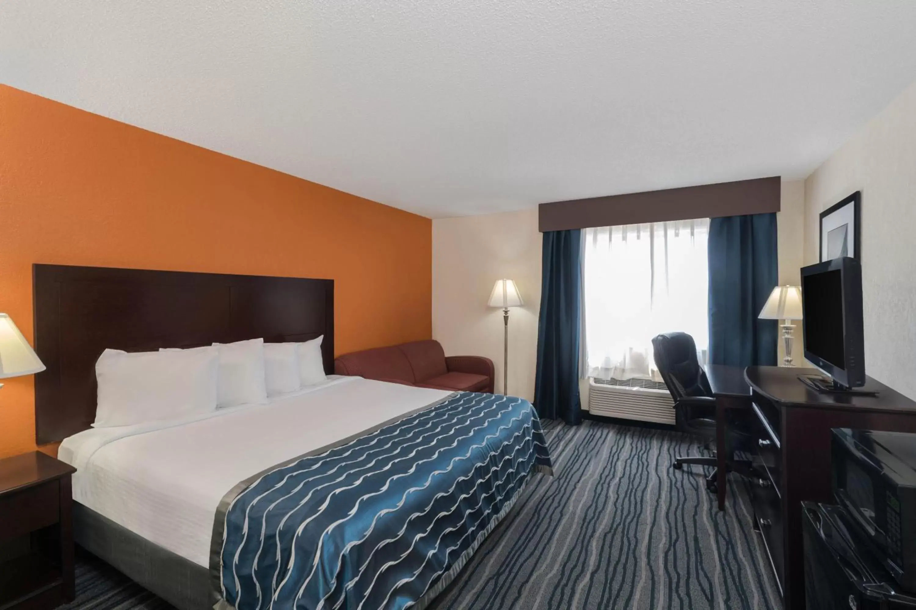 Photo of the whole room, Bed in Comfort Inn & Suites