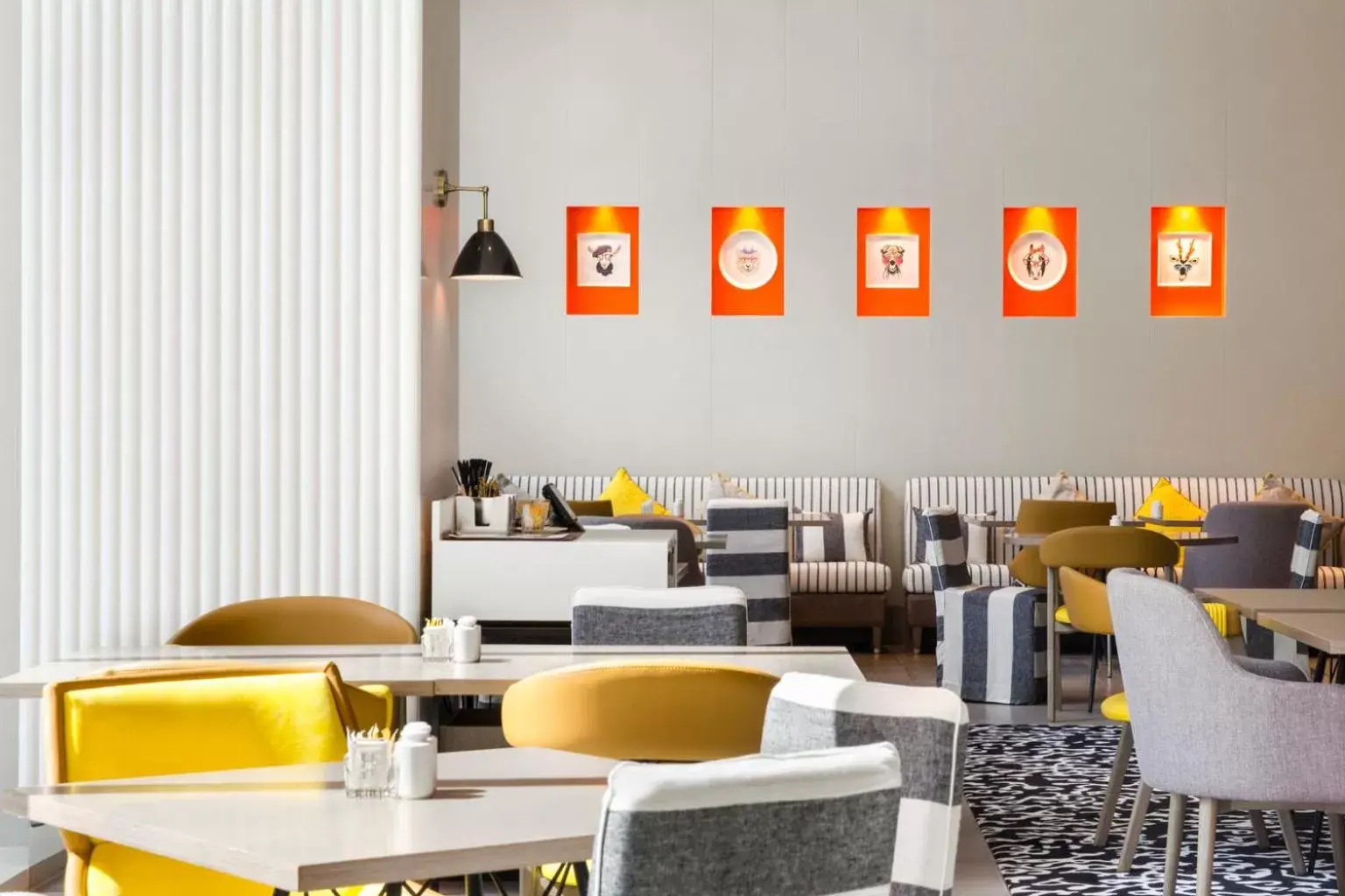 Restaurant/places to eat, Lounge/Bar in ibis Styles Dubai Airport Hotel