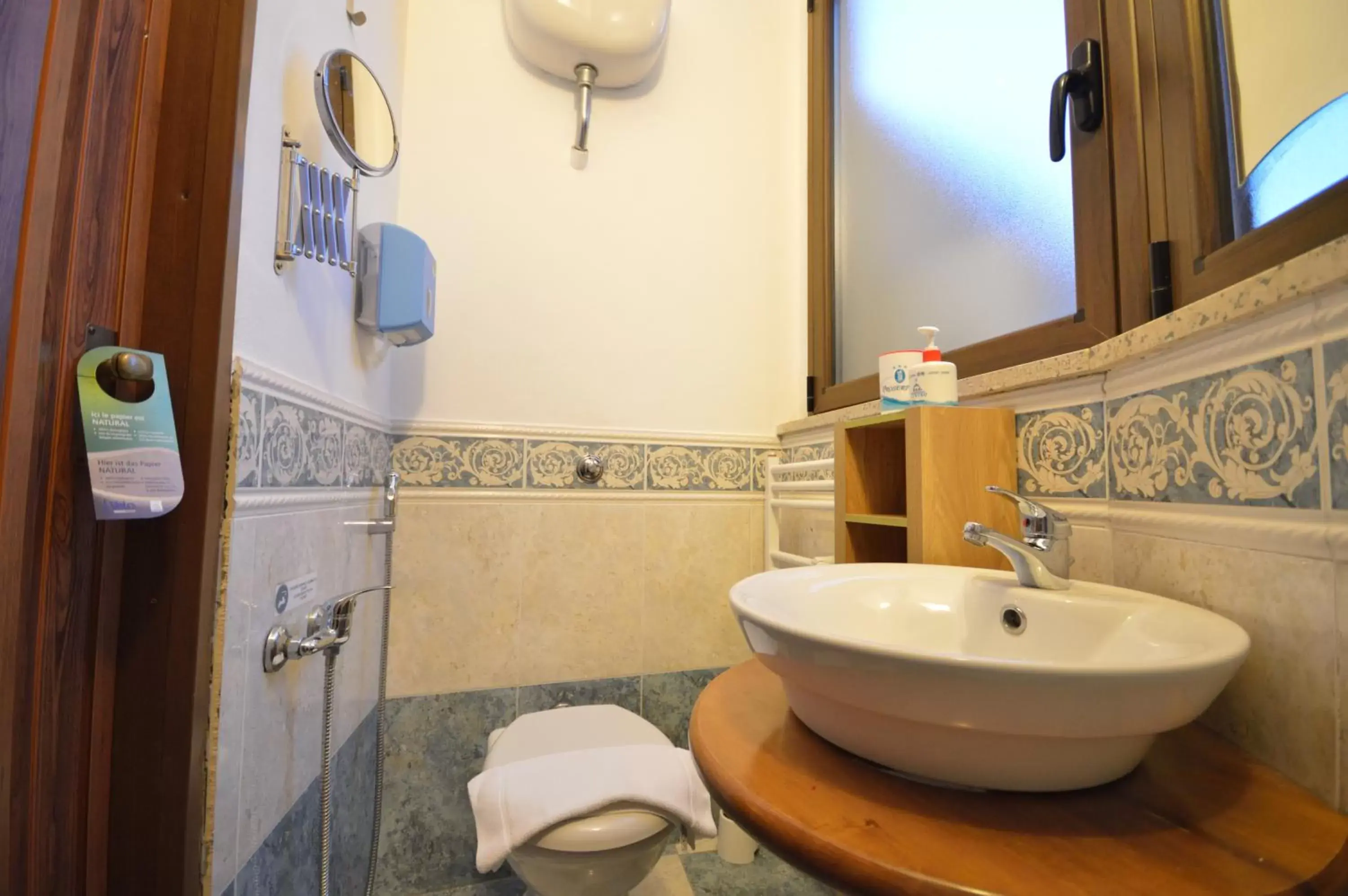 Bathroom in Proserpina