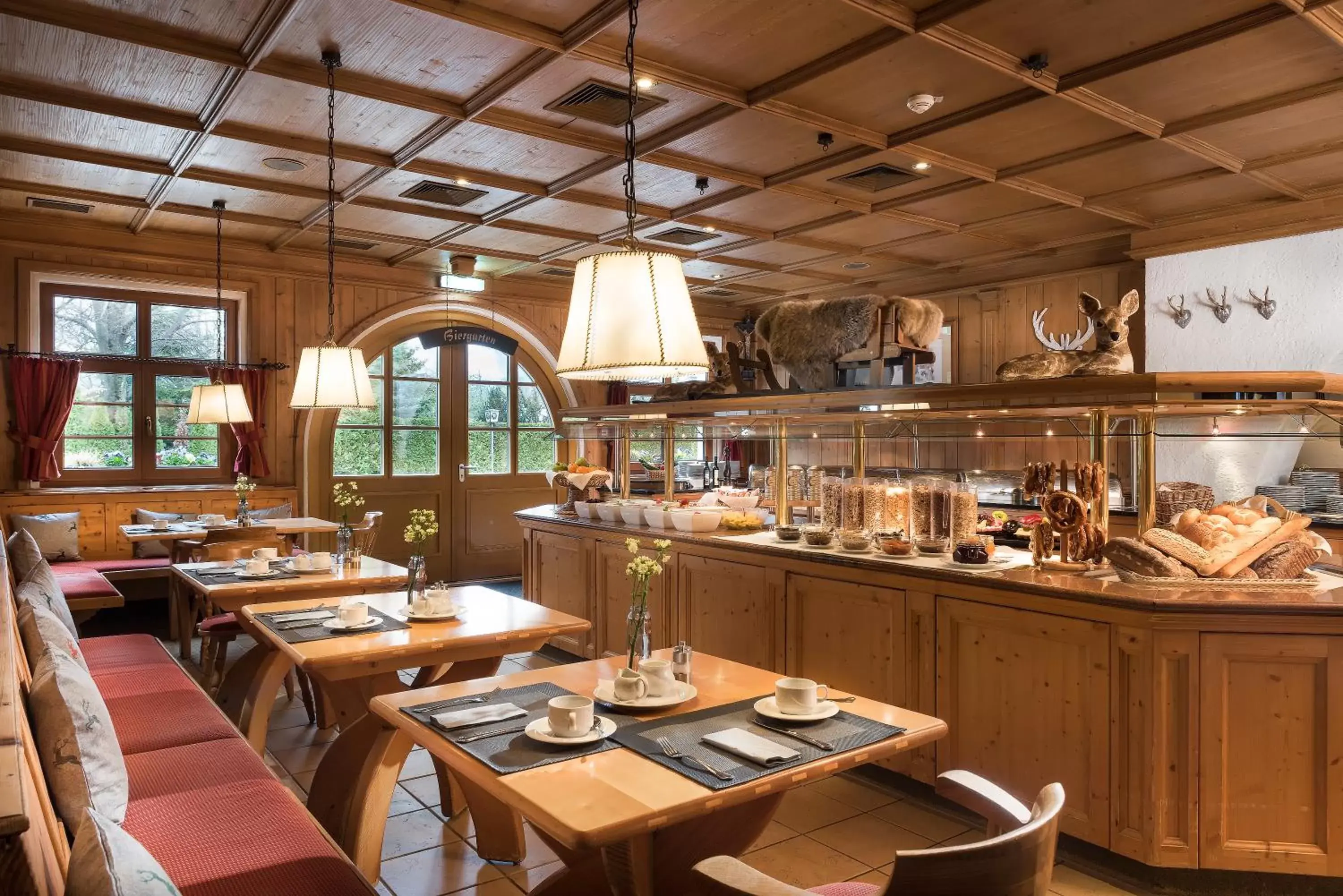 Buffet breakfast, Restaurant/Places to Eat in Mercure Hotel Garmisch Partenkirchen
