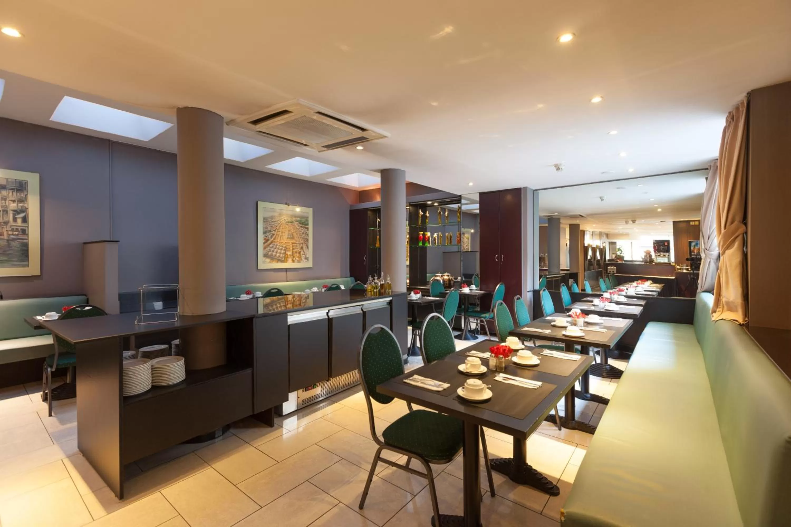 Restaurant/places to eat in Hotel Villa Royale