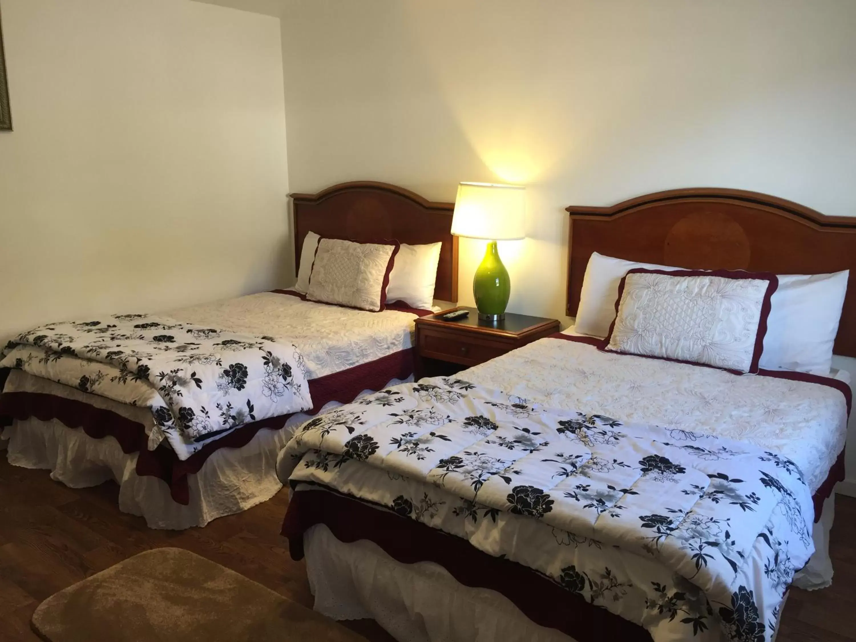 Bed in Apple Inn and Suites Cooperstown Area