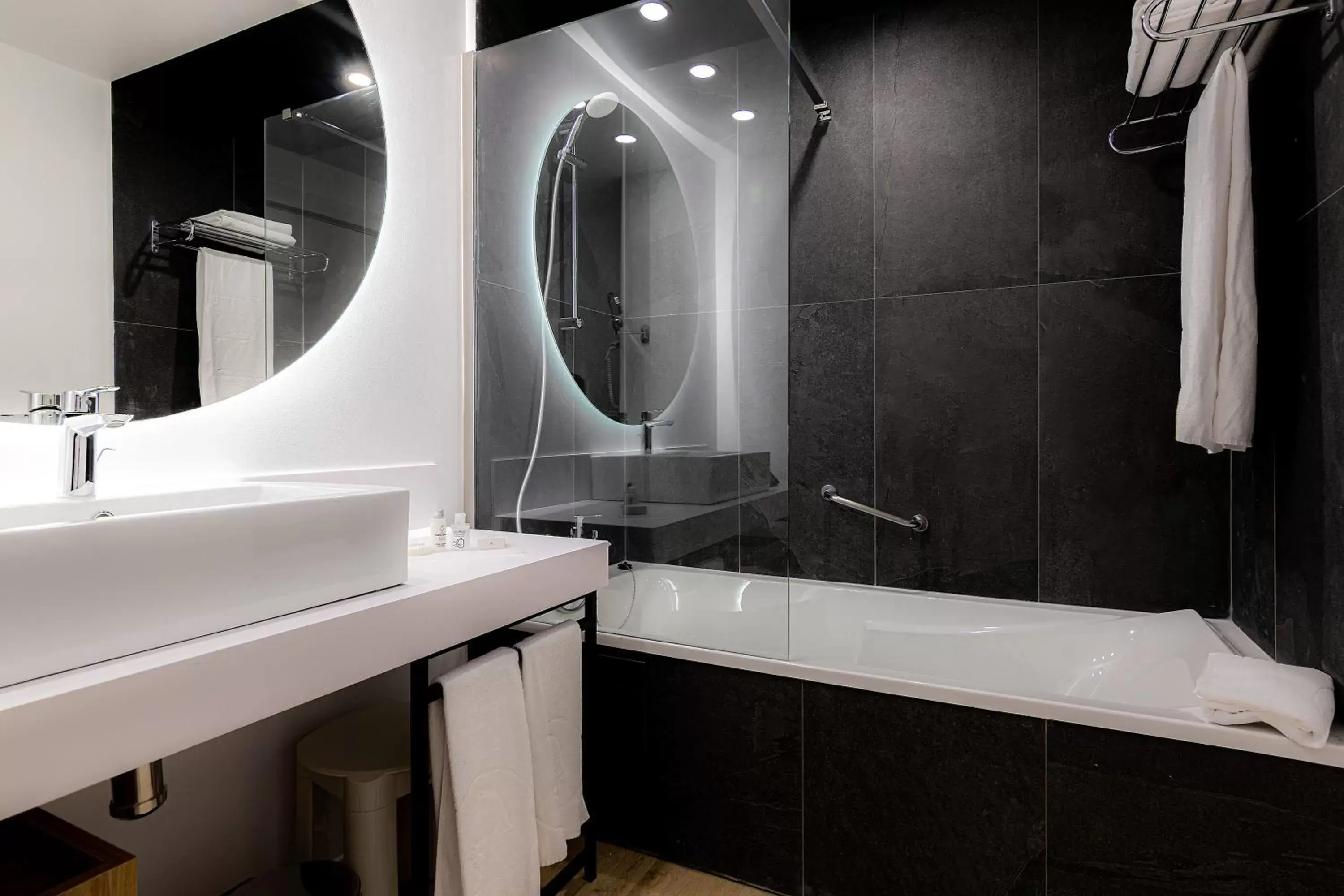 Bathroom in Hotel Costa Calero Thalasso & Spa