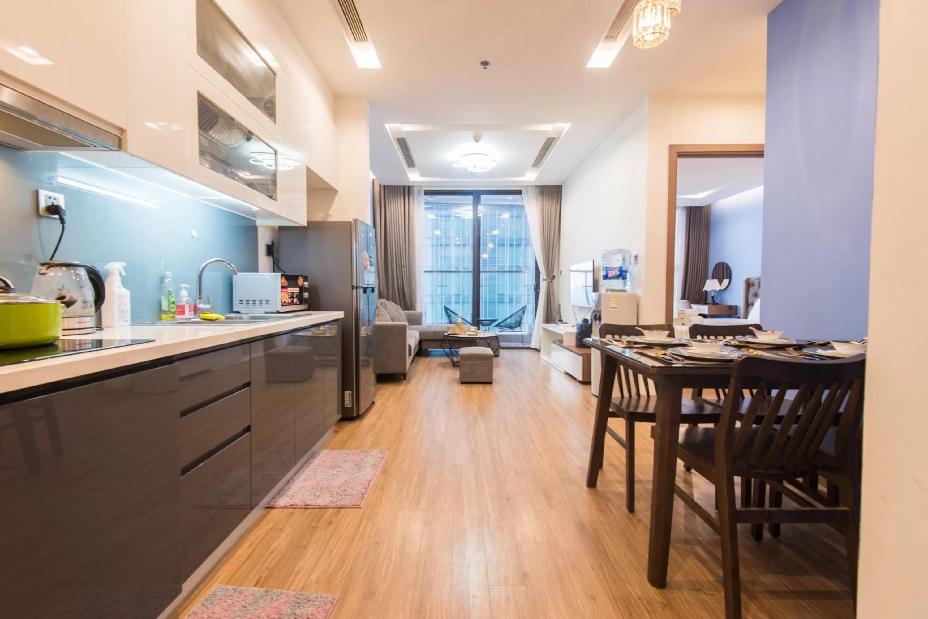 King Suite with Balcony in Legend 22housing Vinhomes Metropolis Hotel & Residence