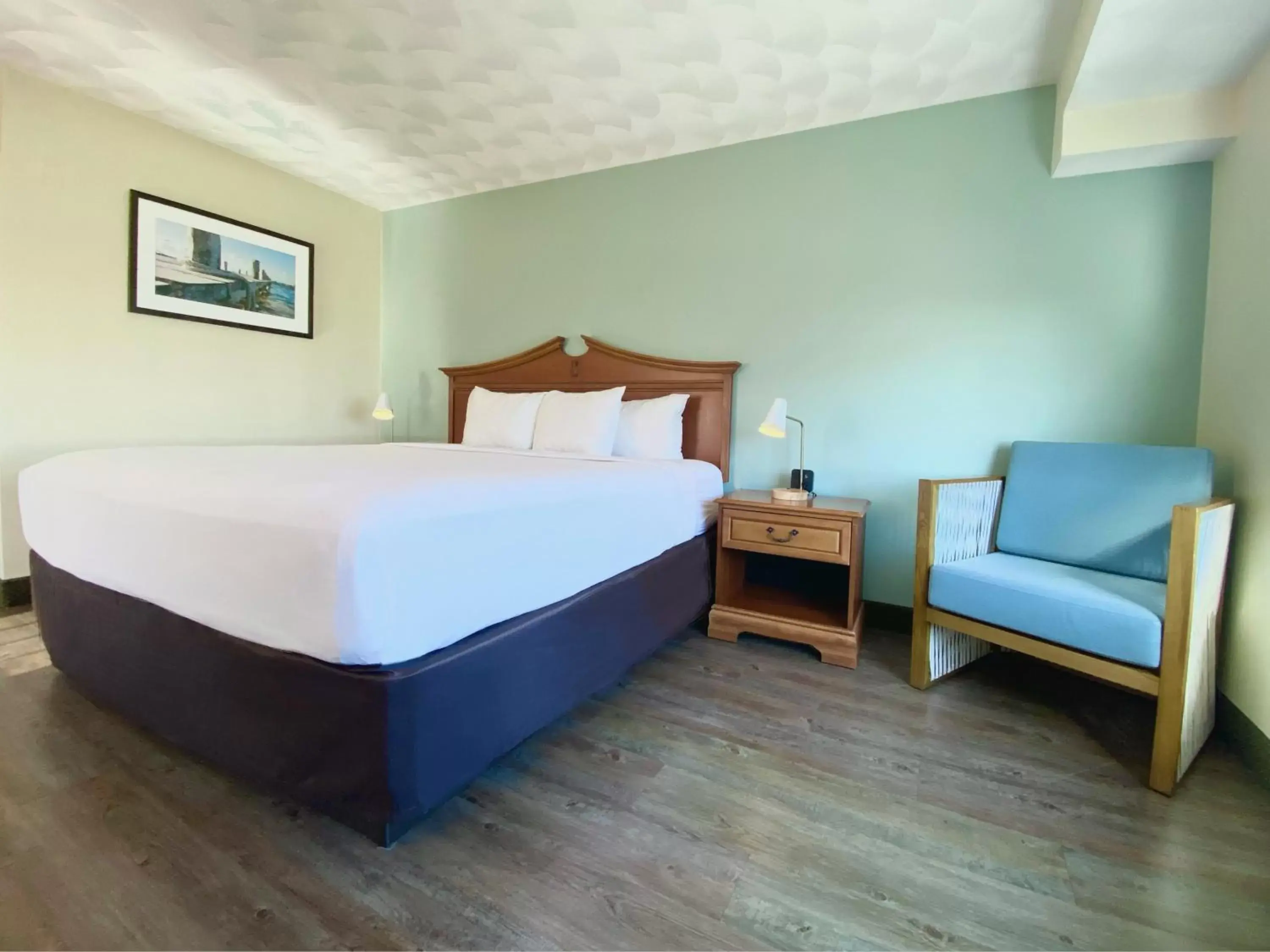 Bed in Atlantic Beach Hotel Newport