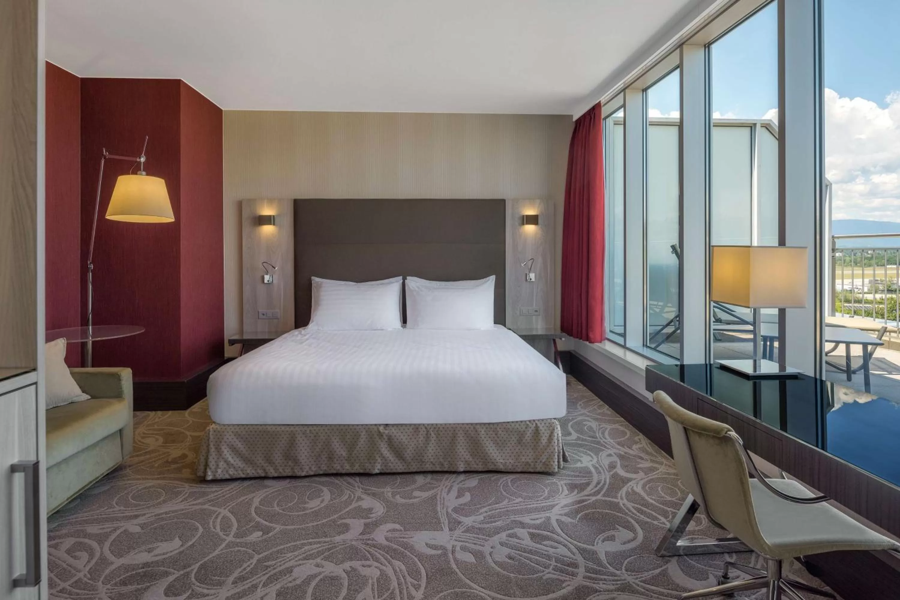 Bed in Hilton Geneva Hotel and Conference Centre