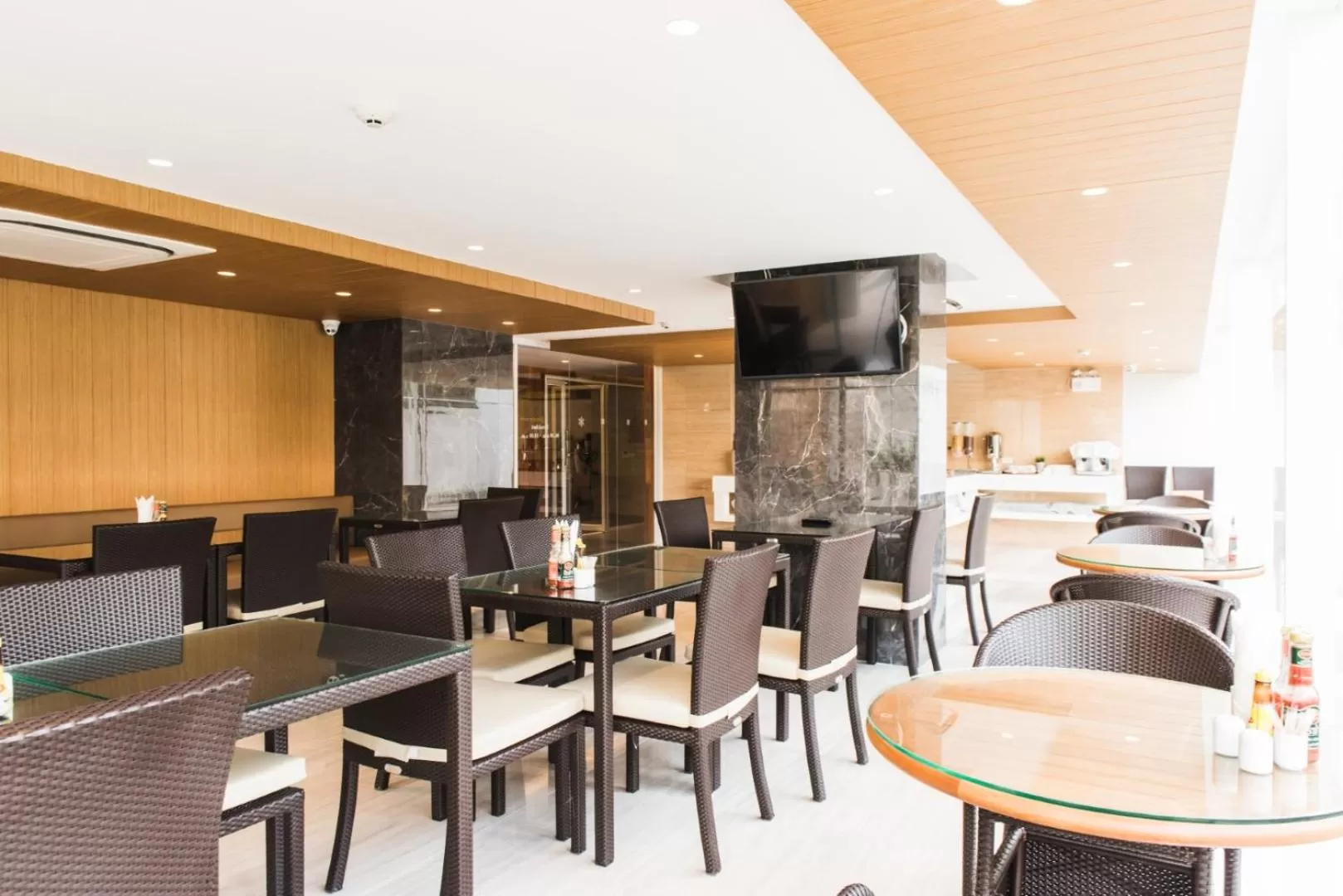 Restaurant/places to eat in twothree a homely hotel - SHA Extra Plus