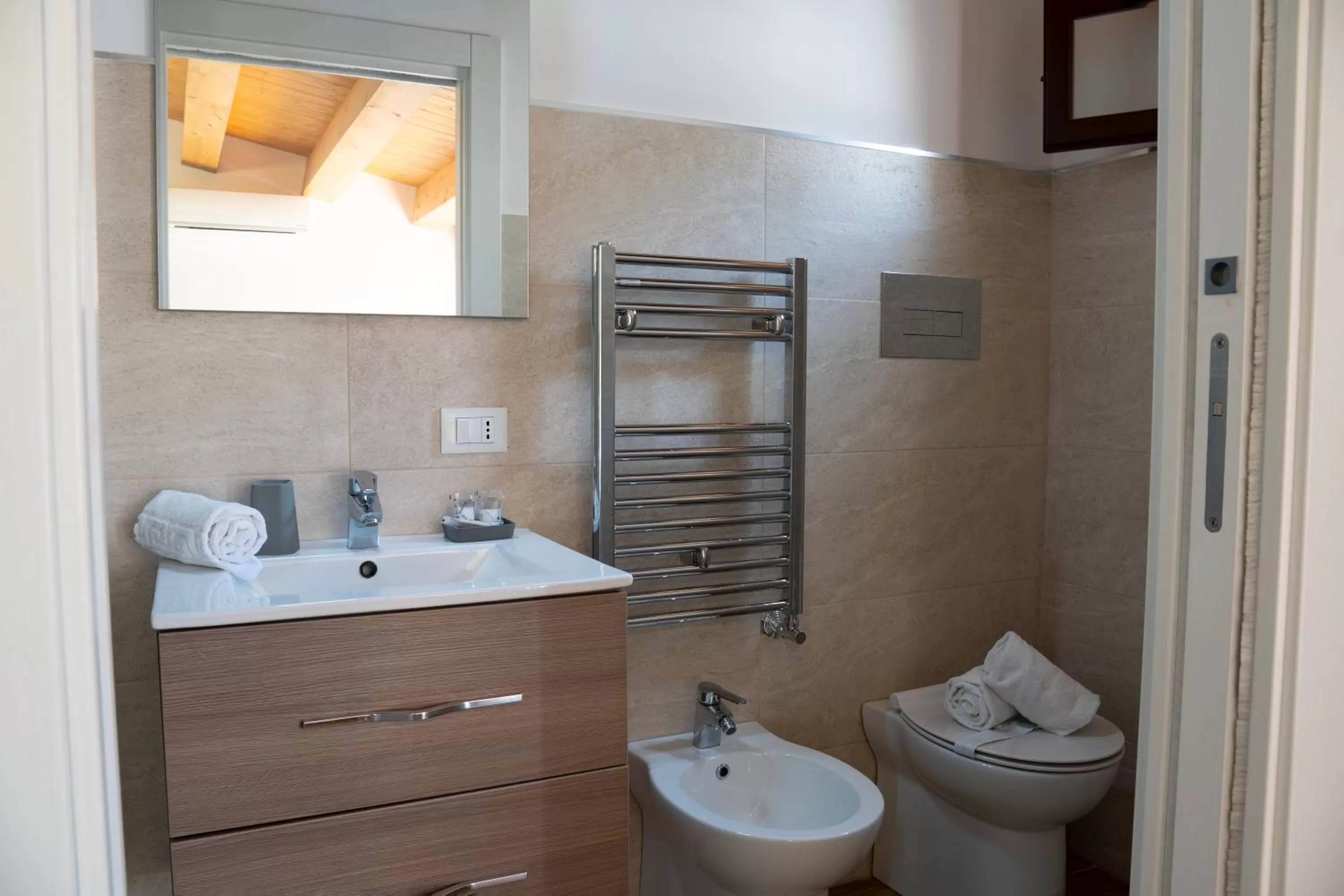 Shower, Bathroom in Verdirooms158