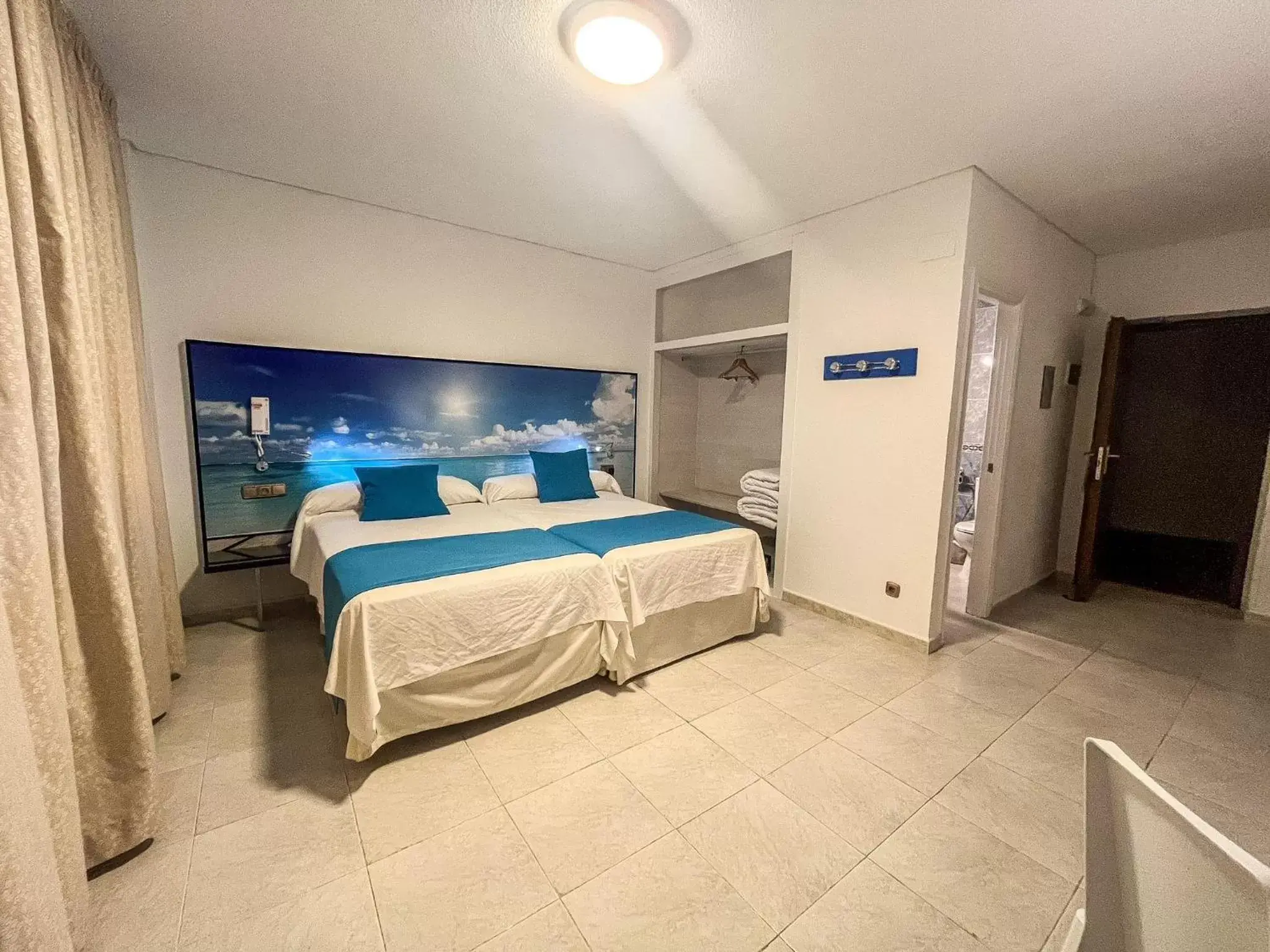 Photo of the whole room, Bed in Hacienda Guadalquivir Photo of the whole room, Bed in Hacienda Guadalquivir